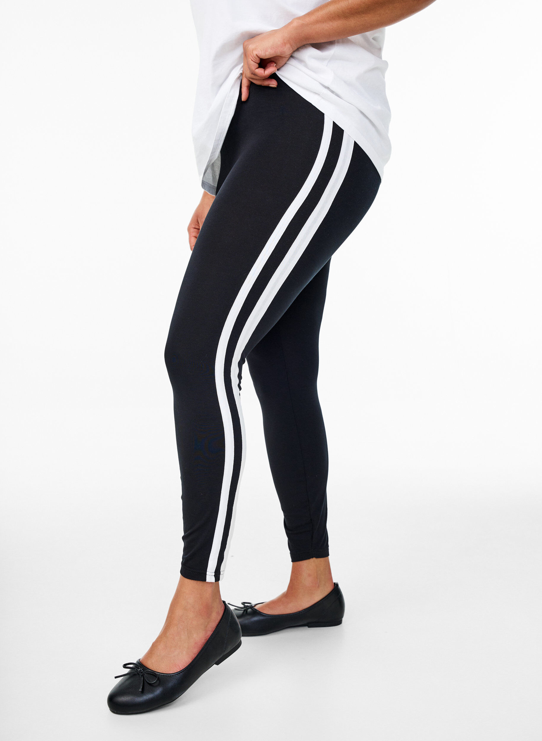 Zizzi Wiskozowe legginsy z bocznymi paskami, Black W. Stripe, Model image number 0