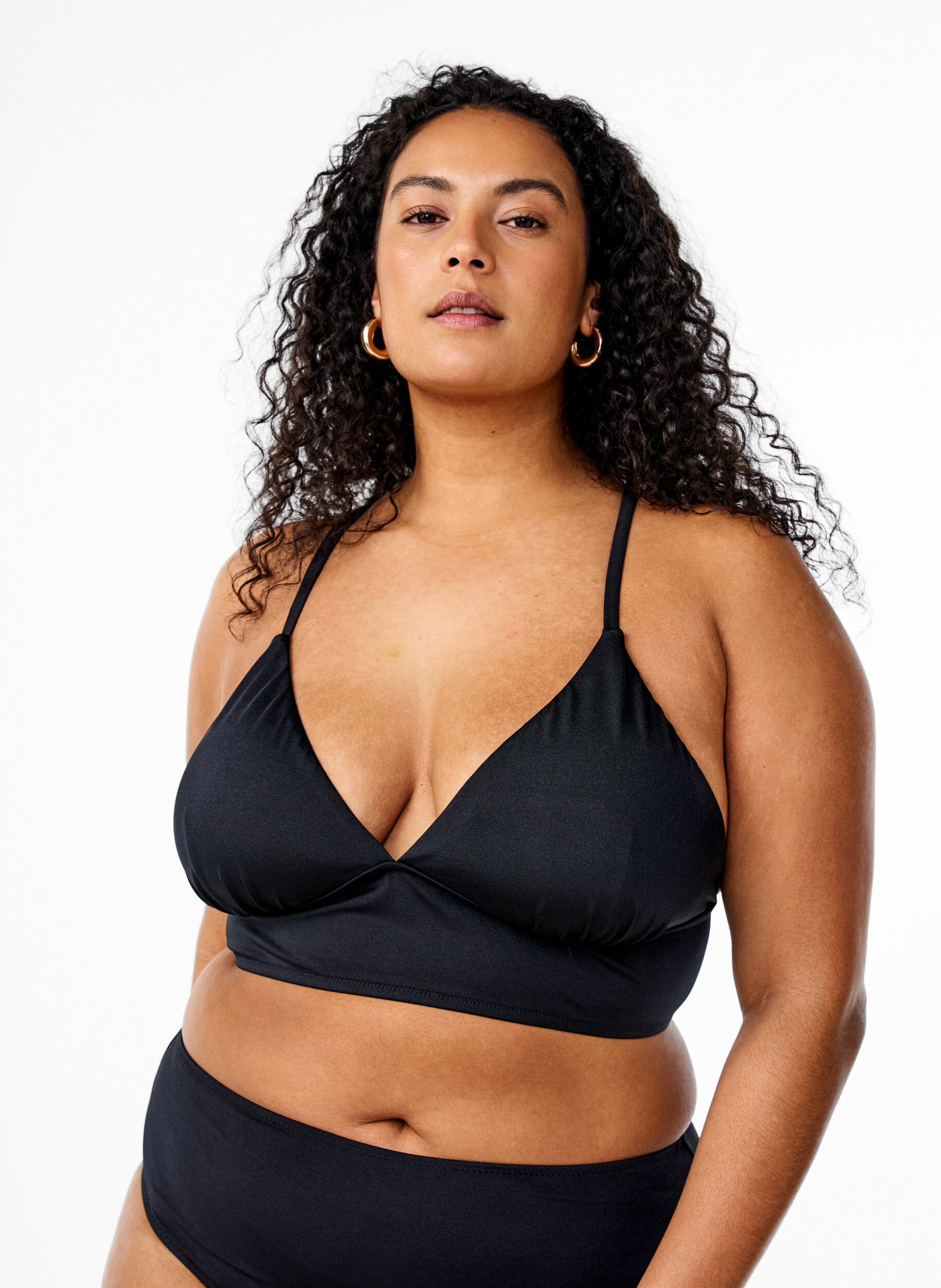 G&oacute;ra od bikini z wyjmowanymi wkladkami i wiazaniem z tylu, Czarne, Model