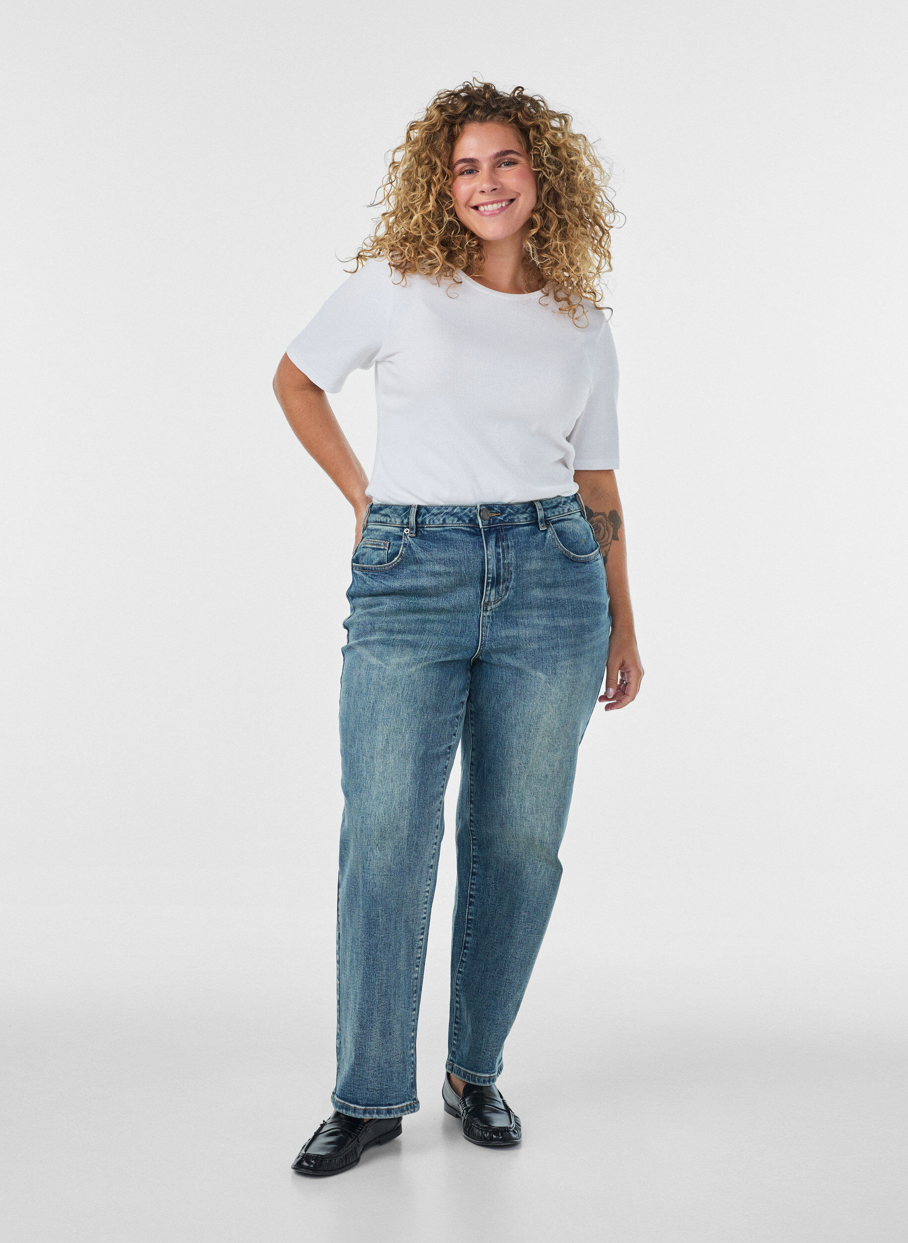 ZizziJeansy Kiana w kroju prosto, o lekko zniszczonym wygladzie, Niebieskie, Model image number 0