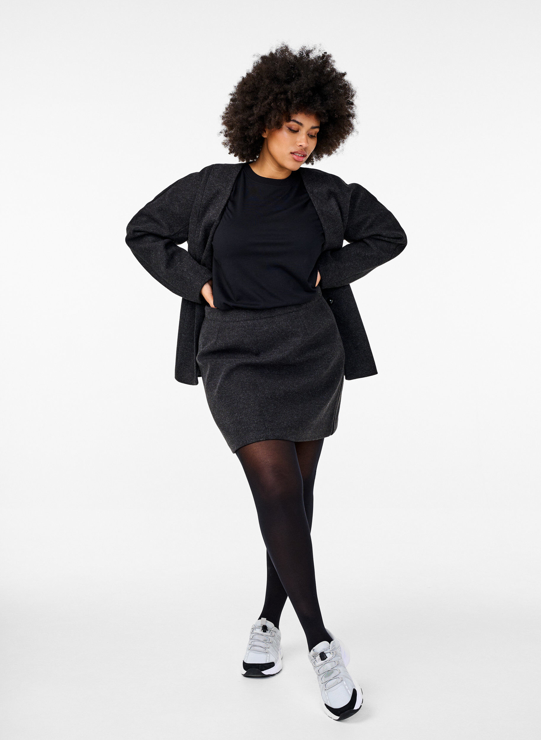 Zizzi Kr&oacute;tka sp&oacute;dnica w ksztalcie litery A, Dark Grey Melange, Model image number 2