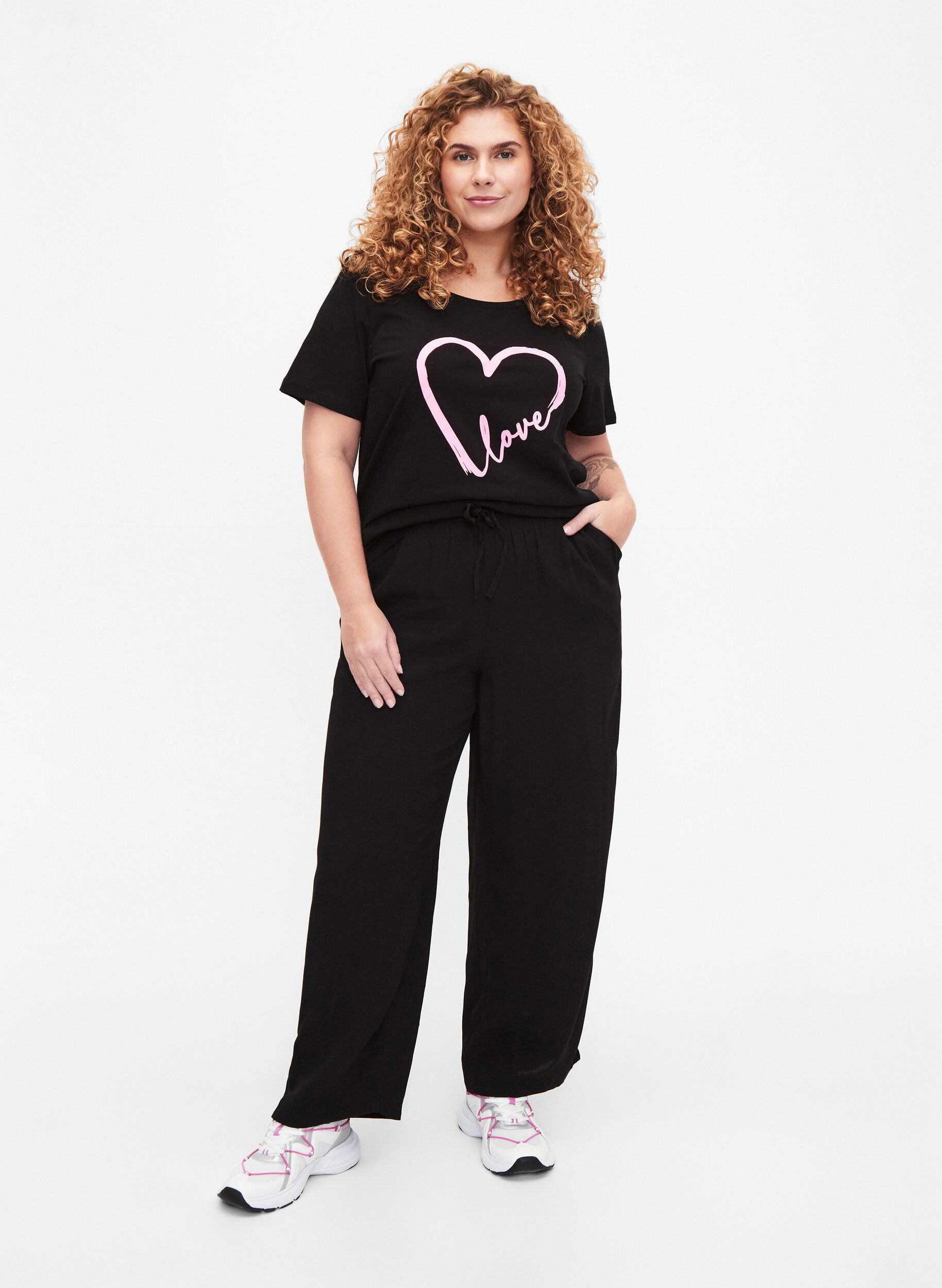 Zizzi Bawelniana koszulka z okraglym dekoltem i nadrukiem, Black W. Heart L., Model image number 2