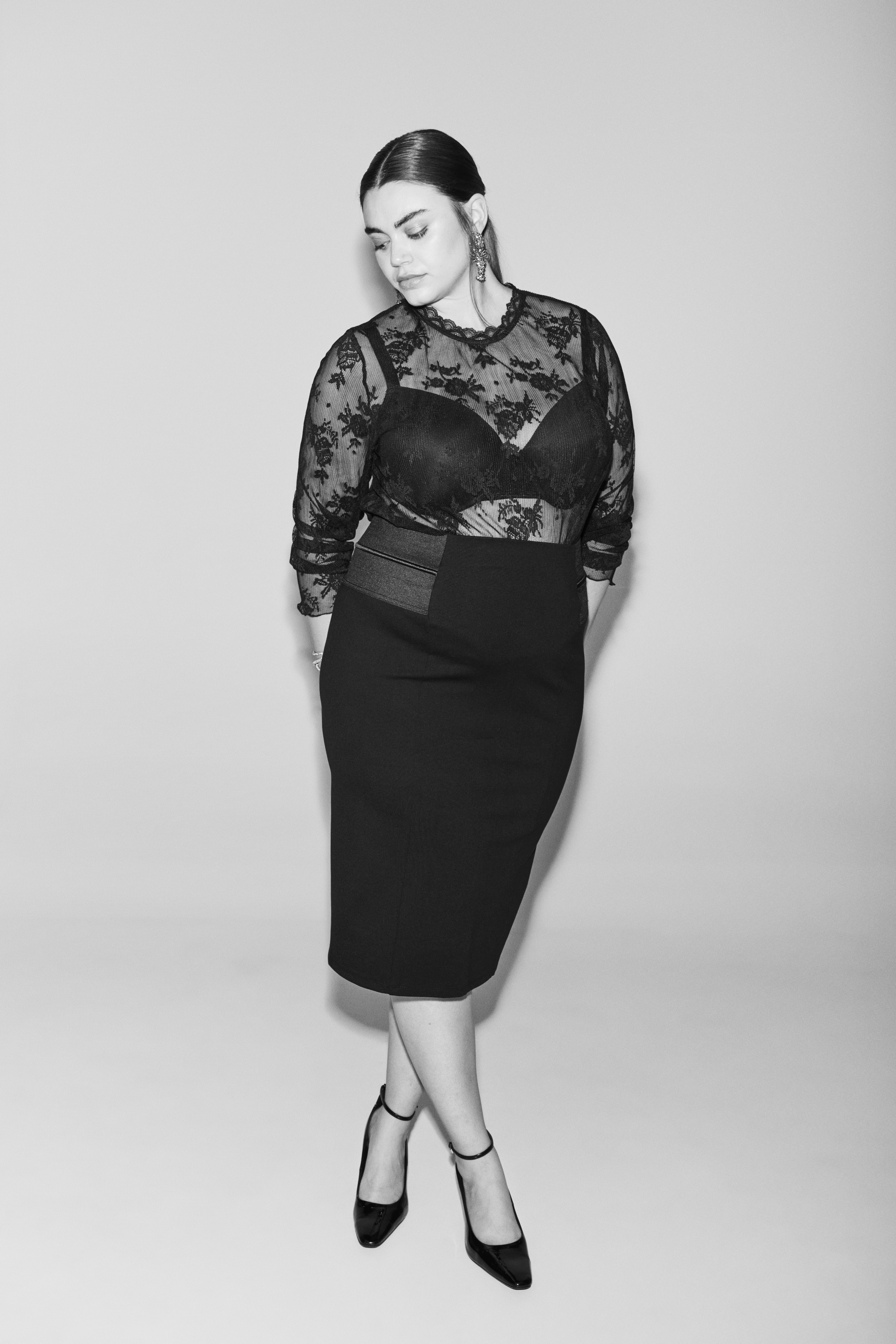 Bluzka z siateczki z koronką, , Model