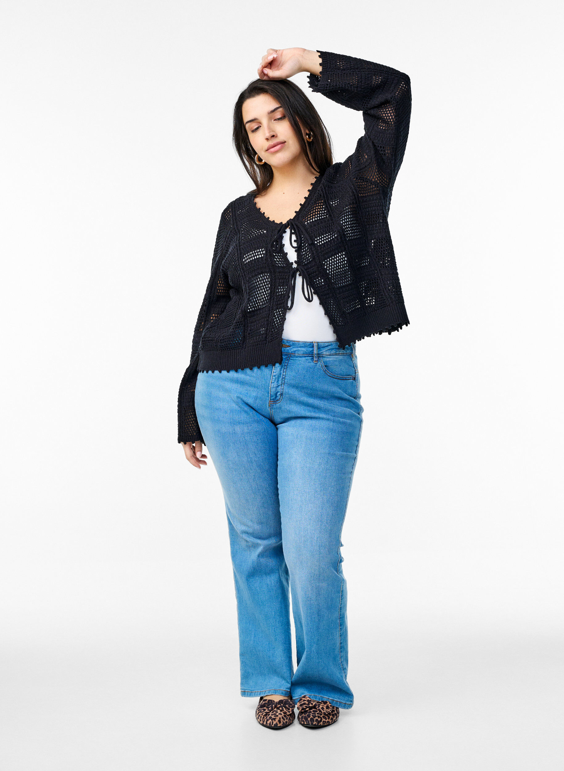 Zizzi Dzianinowy kardigan z wiazaniami i azurowym wzorem, Czarne, Model image number 1
