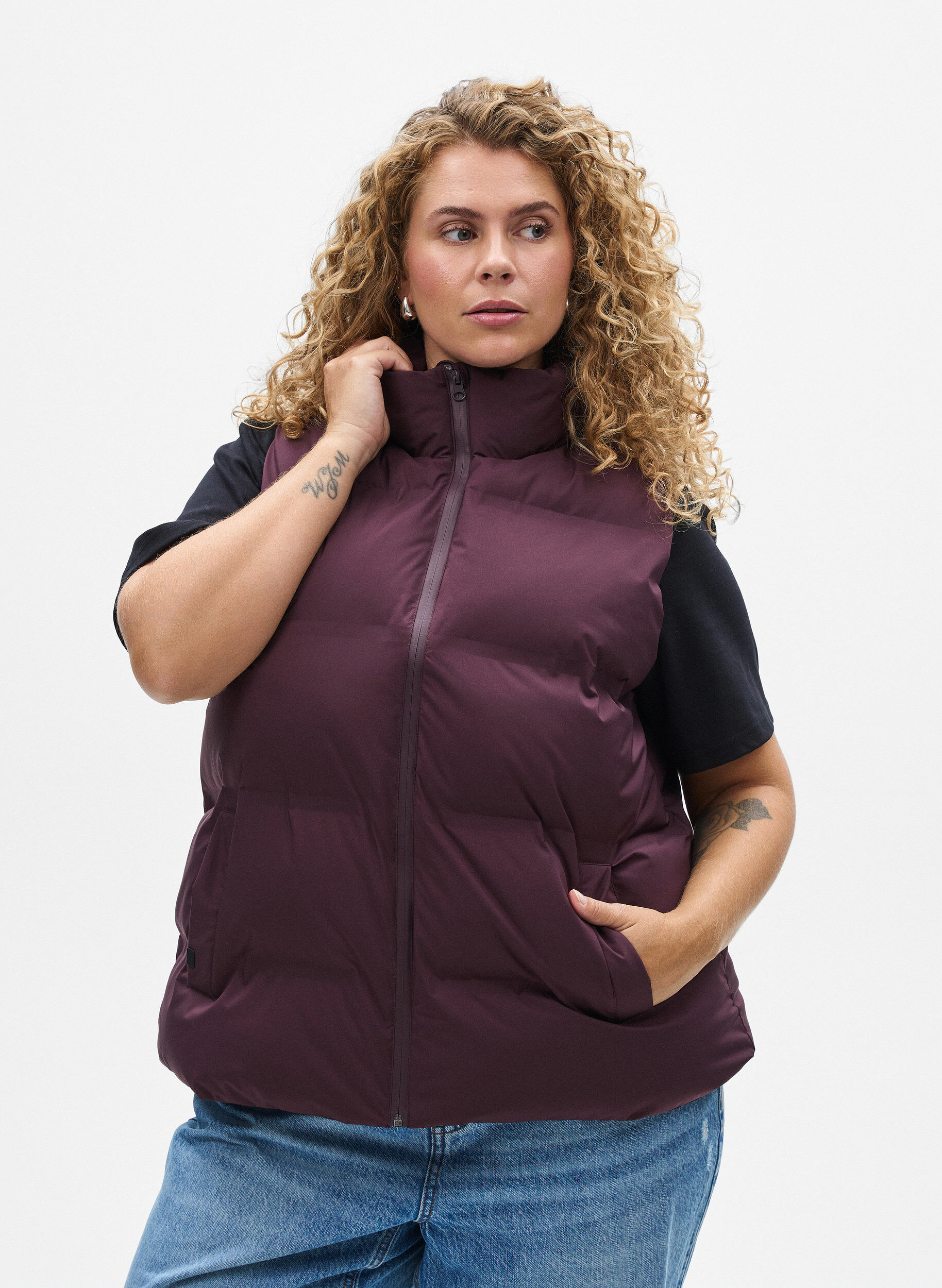 ZizziKr&oacute;tki bufiasty bezrekawnik z wysokim kolnierzem, Ciemnobordowy, Model image number 0