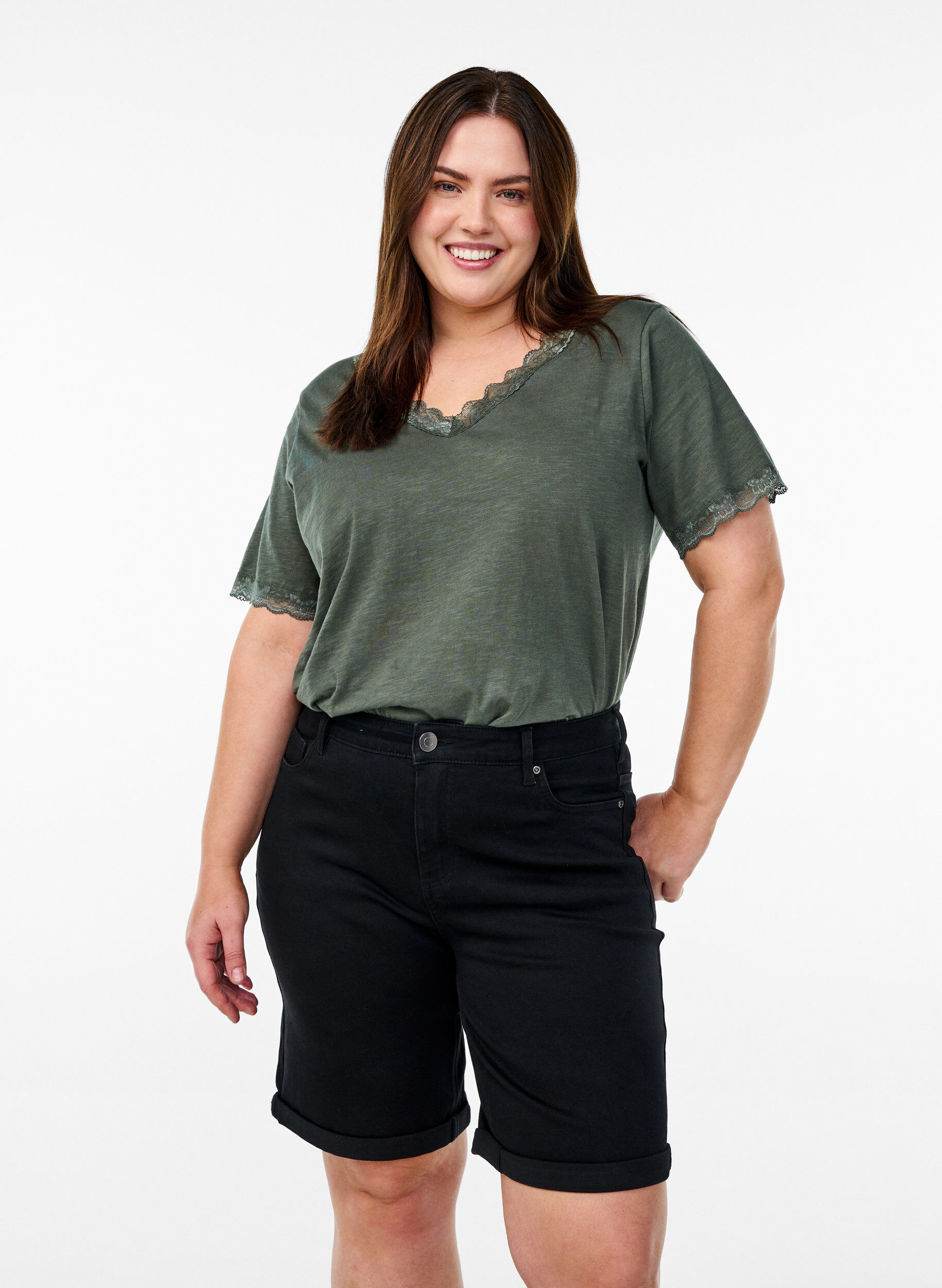 Dopasowane szorty jeansowe z wysoka talia, Czarne, Model