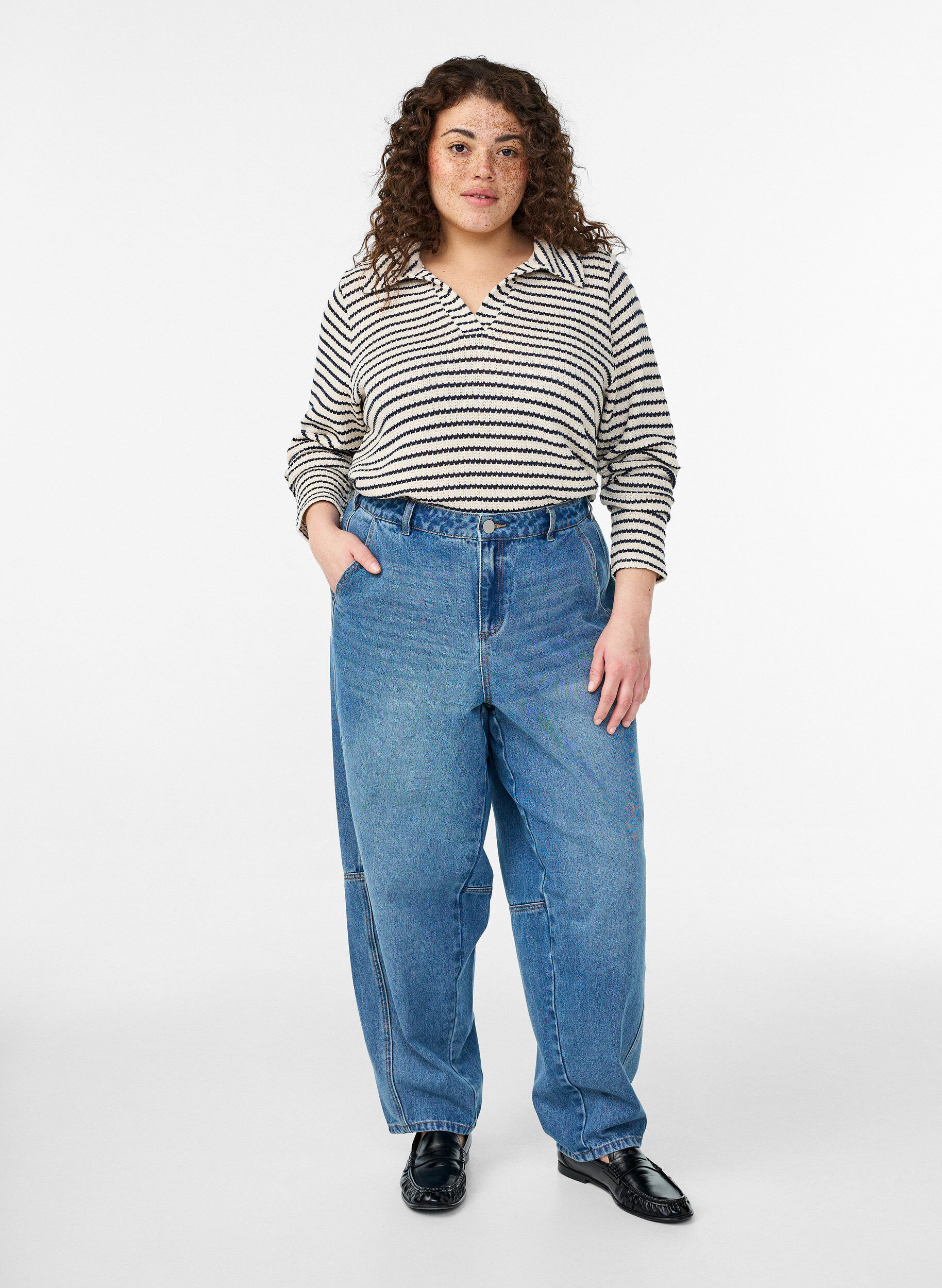 Zizzi Dzianinowa bluzka w paski z kolnierzykiem i dekoltem V, Beżowy, Model image number 1