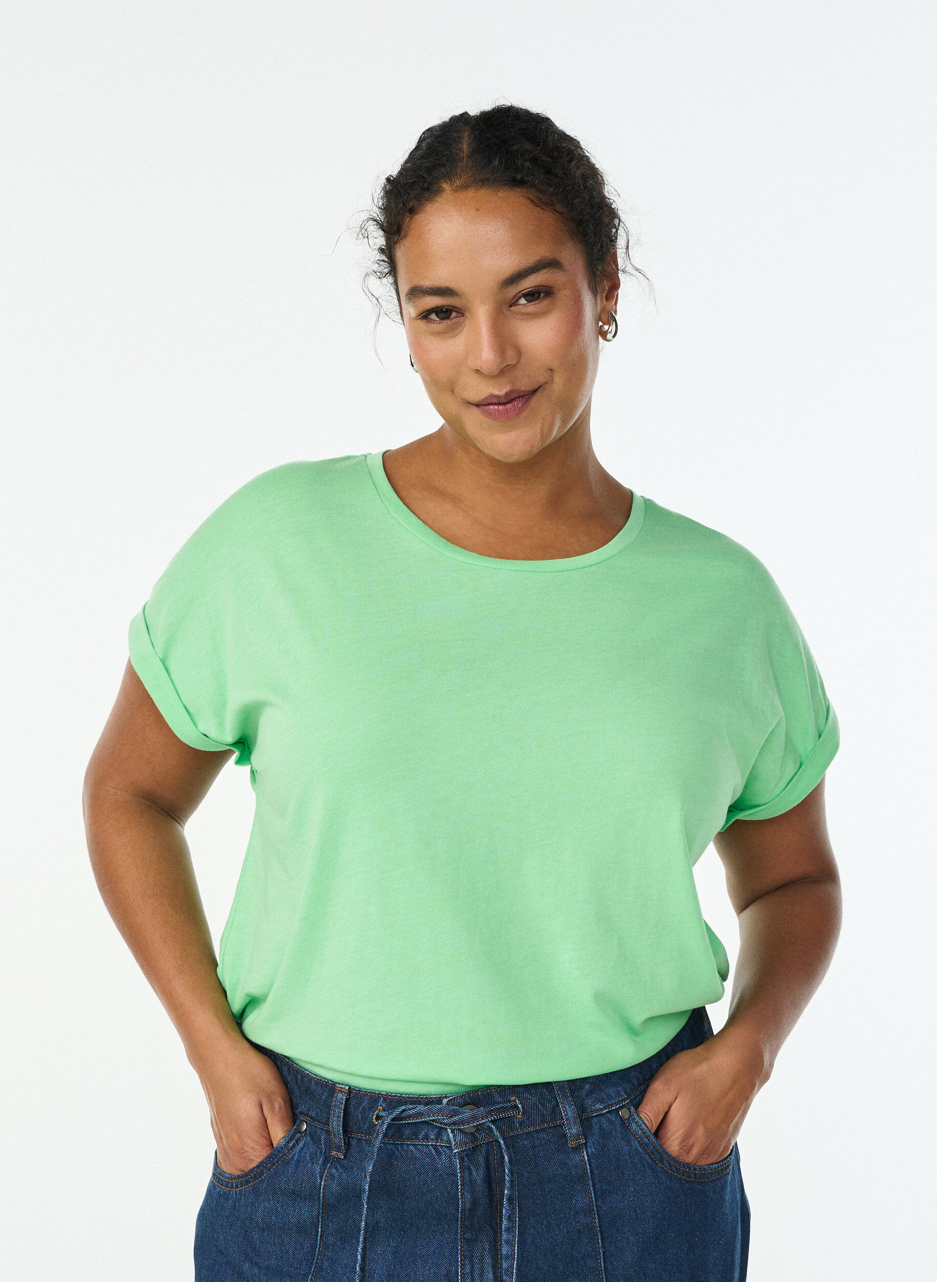 T-shirt z kr&oacute;tkim rekawem z mieszanki bawelny, Zielony, Model