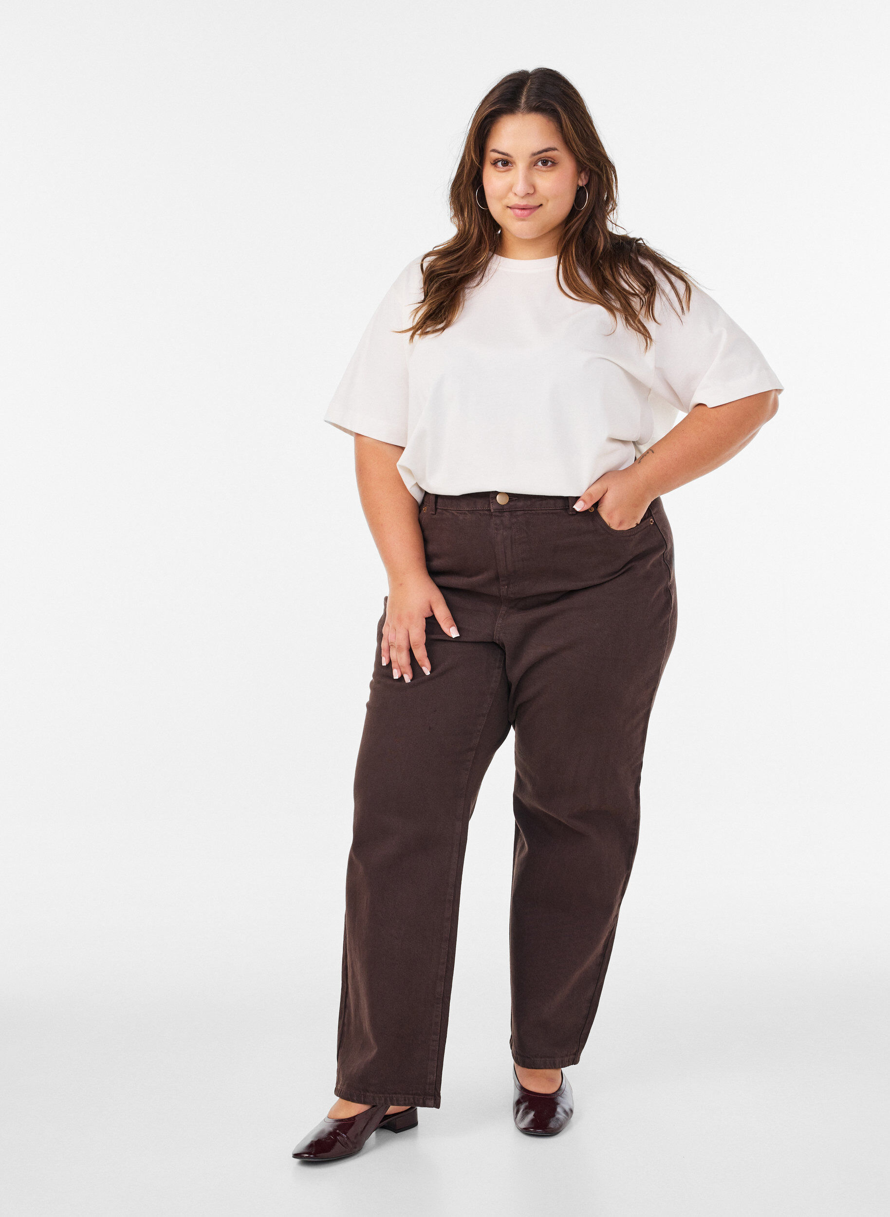 Kolorowe jeansy Kiana w kroju prosto, Brązowy, Model
