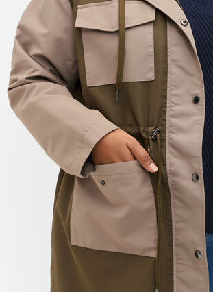 Kontrastowa kurtka z kieszeniami, Dark Olive Comb., Model image number 2