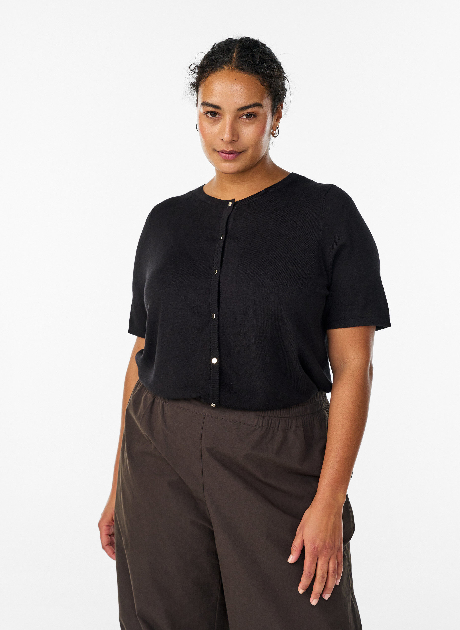 Zizzi Kr&oacute;tki kardigan dzianinowy z wiskozy, Czarne, Model image number 0