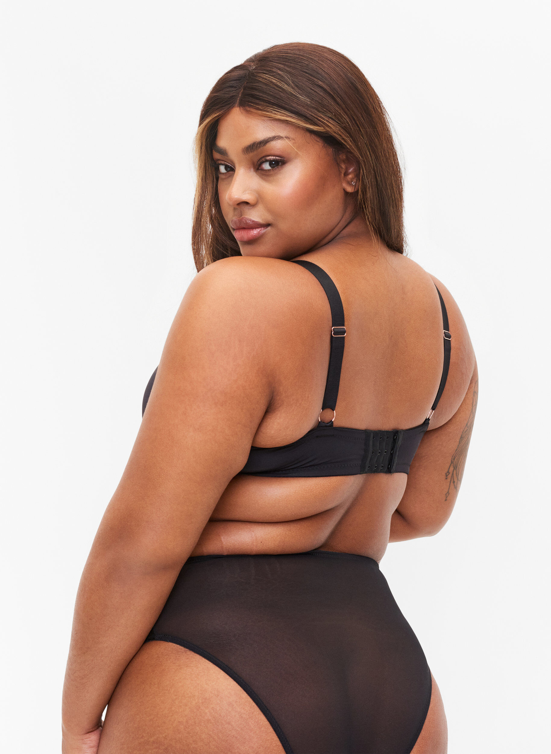 Zizzi Pelny biustonosz z fiszbinami i detalami ze sznurka, Black, Model image number 1