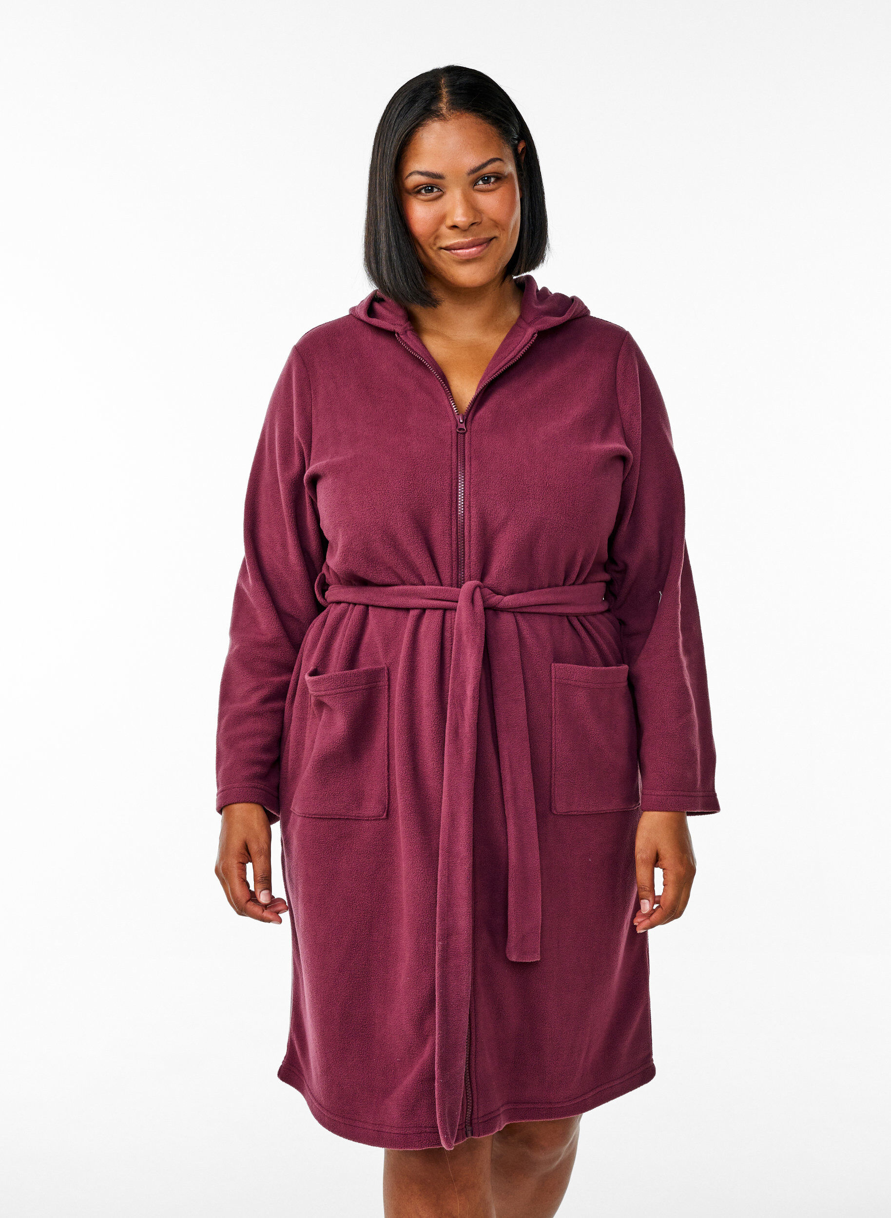 Szlafrok z zamkiem blyskawicznym i kapturem, Ciemnobordowy, Model