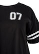 Kr&oacute;tka sukienka koszulkowa ze sportowymi detalami, Czarne, Packshot image number 2