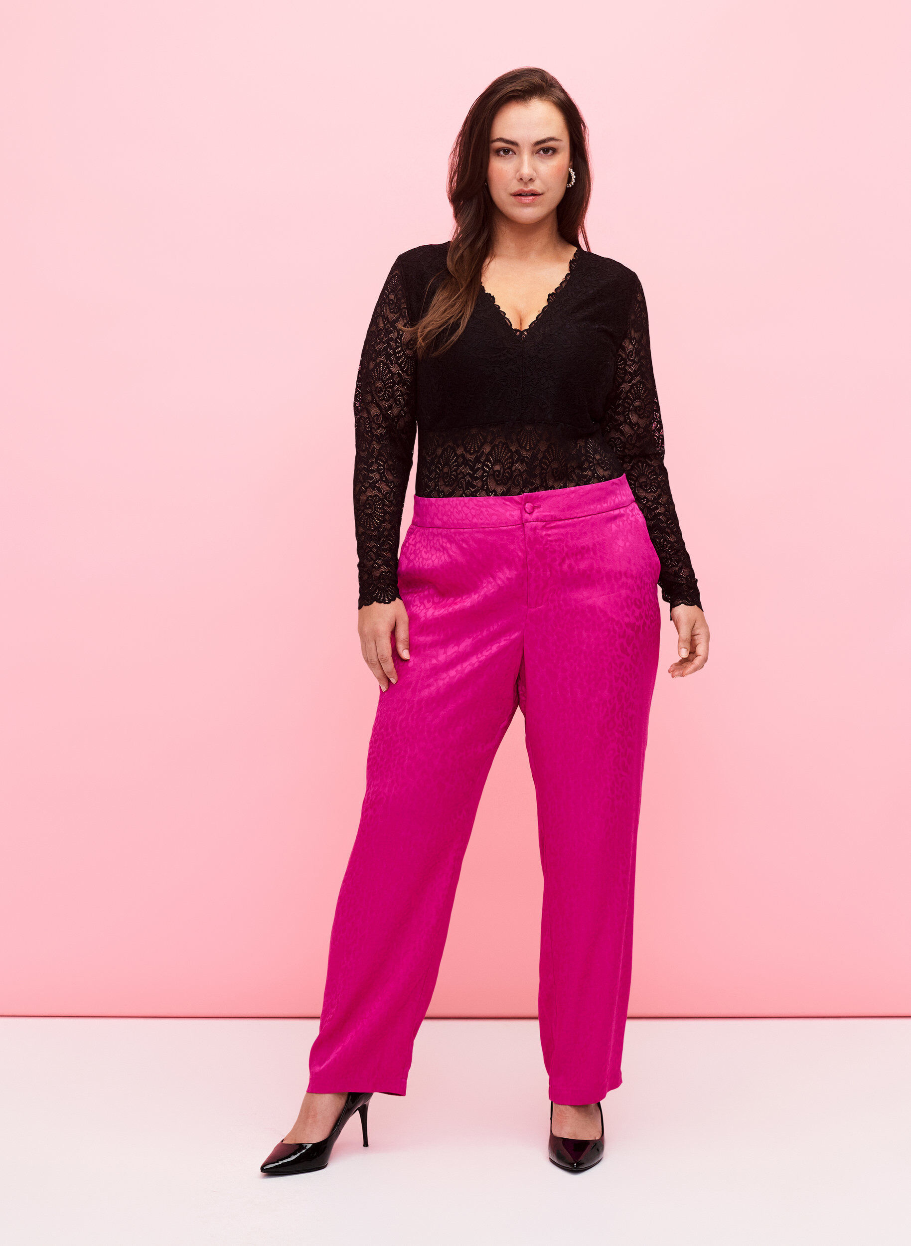 Zizzi Koronkowe bodystocking z dlugim rekawem i dekoltem w szpic, Black, Model image number 2