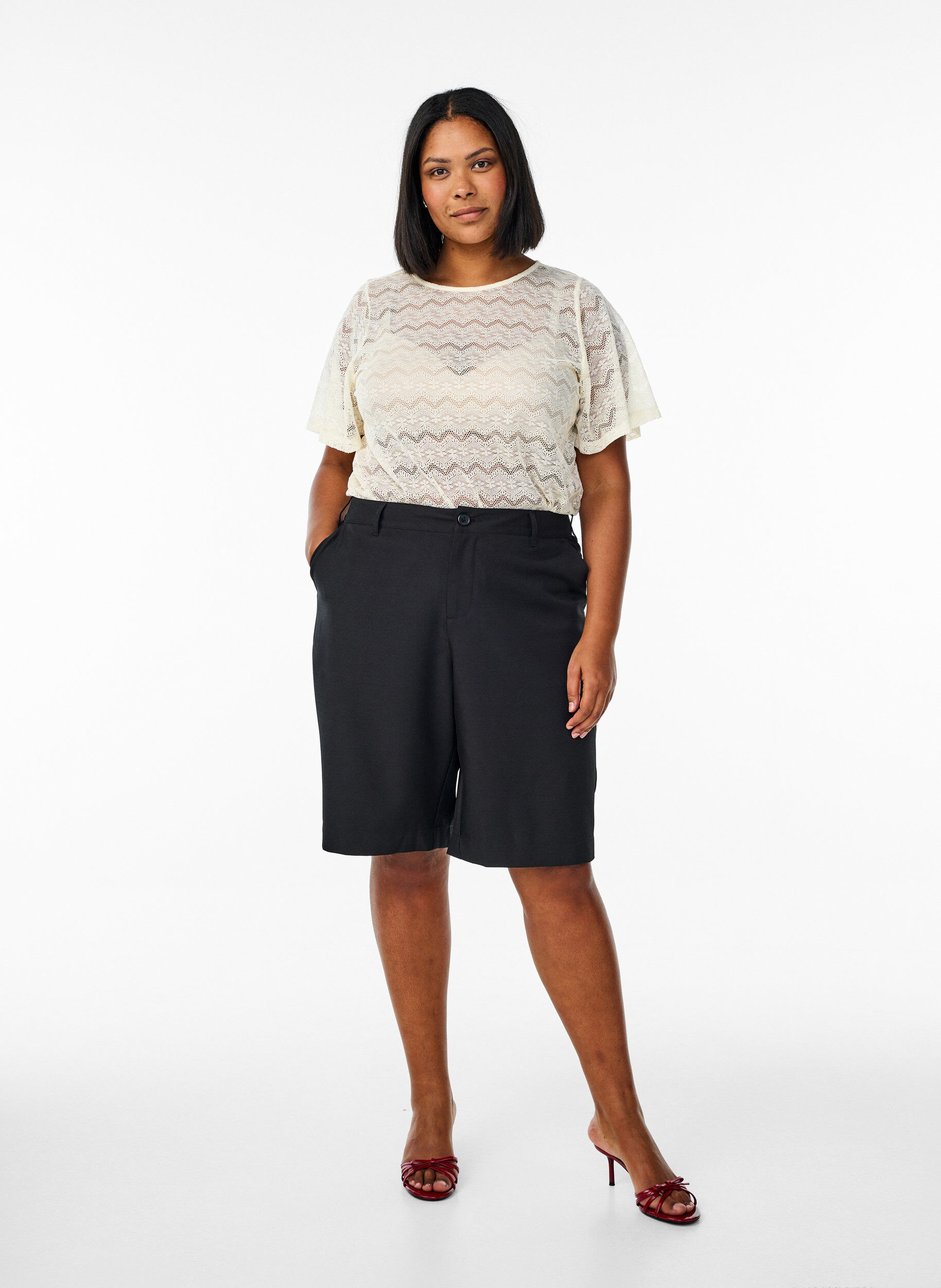 Zizzi Koronkowa bluzka z kr&oacute;tkimi rekawami i falistym dolem, Biały, Model image number 1