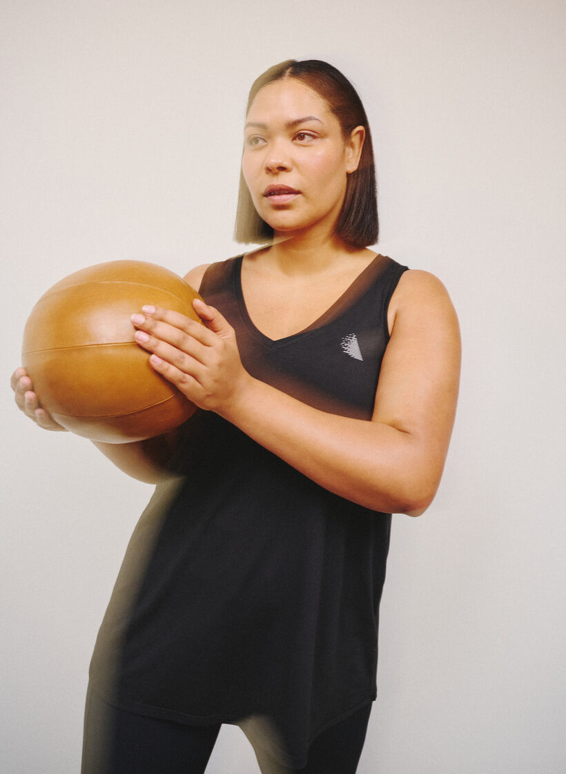 Sportowy top z dekoltem w szpic, Czarne, Image image number 0