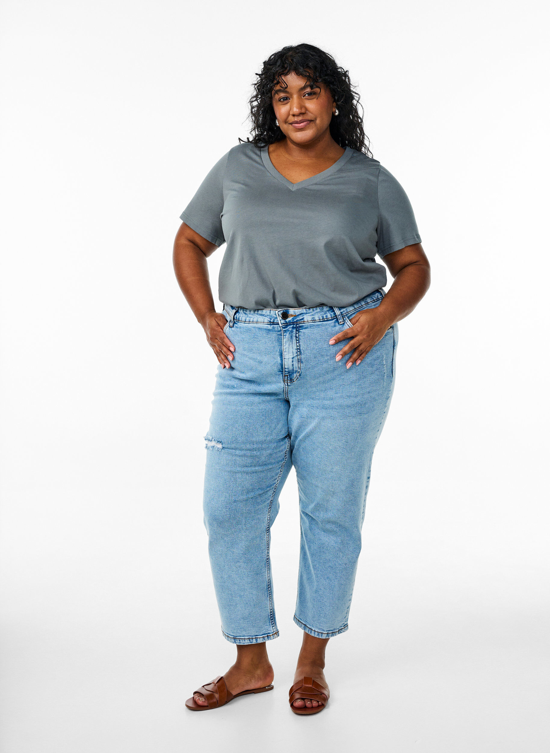 Zizzi Podstawowy bawelniany t-shirt z dekoltem w szpic, Zielony, Model image number 1