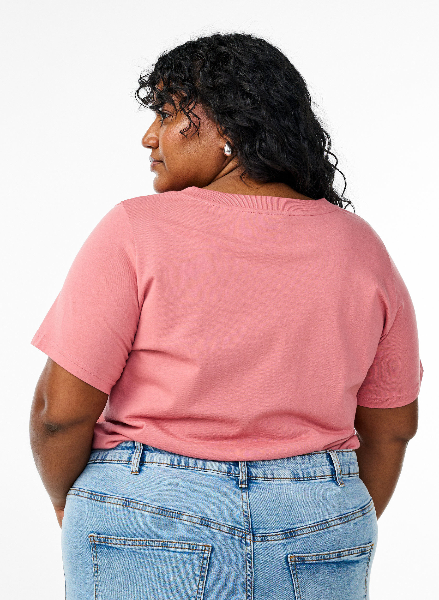 Zizzi Podstawowy bawelniany t-shirt z dekoltem w szpic, R&oacute;żowy, Model image number 2