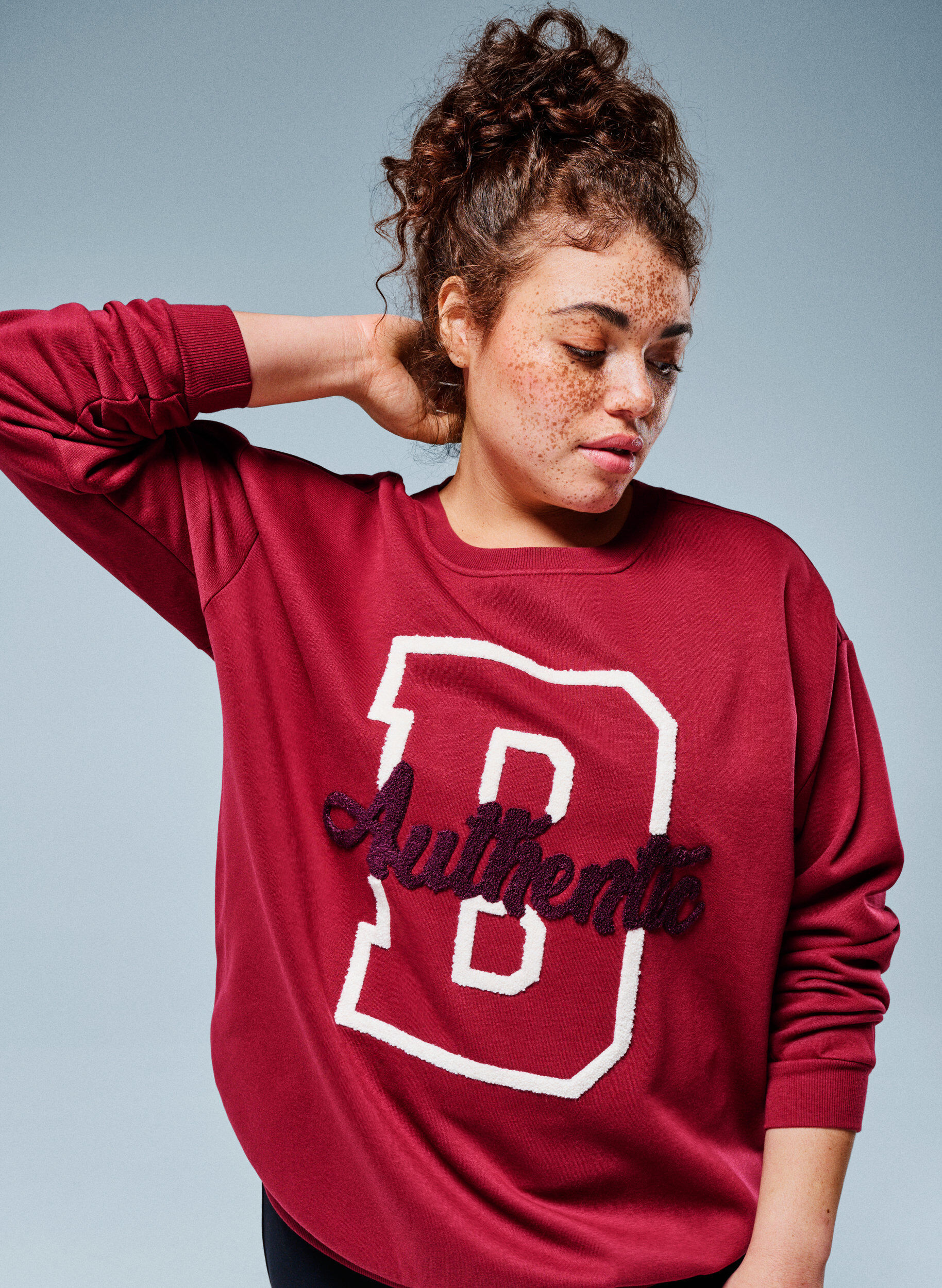 Bluza z napisem z tkaniny frotte