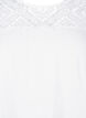 Bluzka z wiskozy z krótkim rekawem i koronkowymi detalami, Bright White, Packshot image number 2