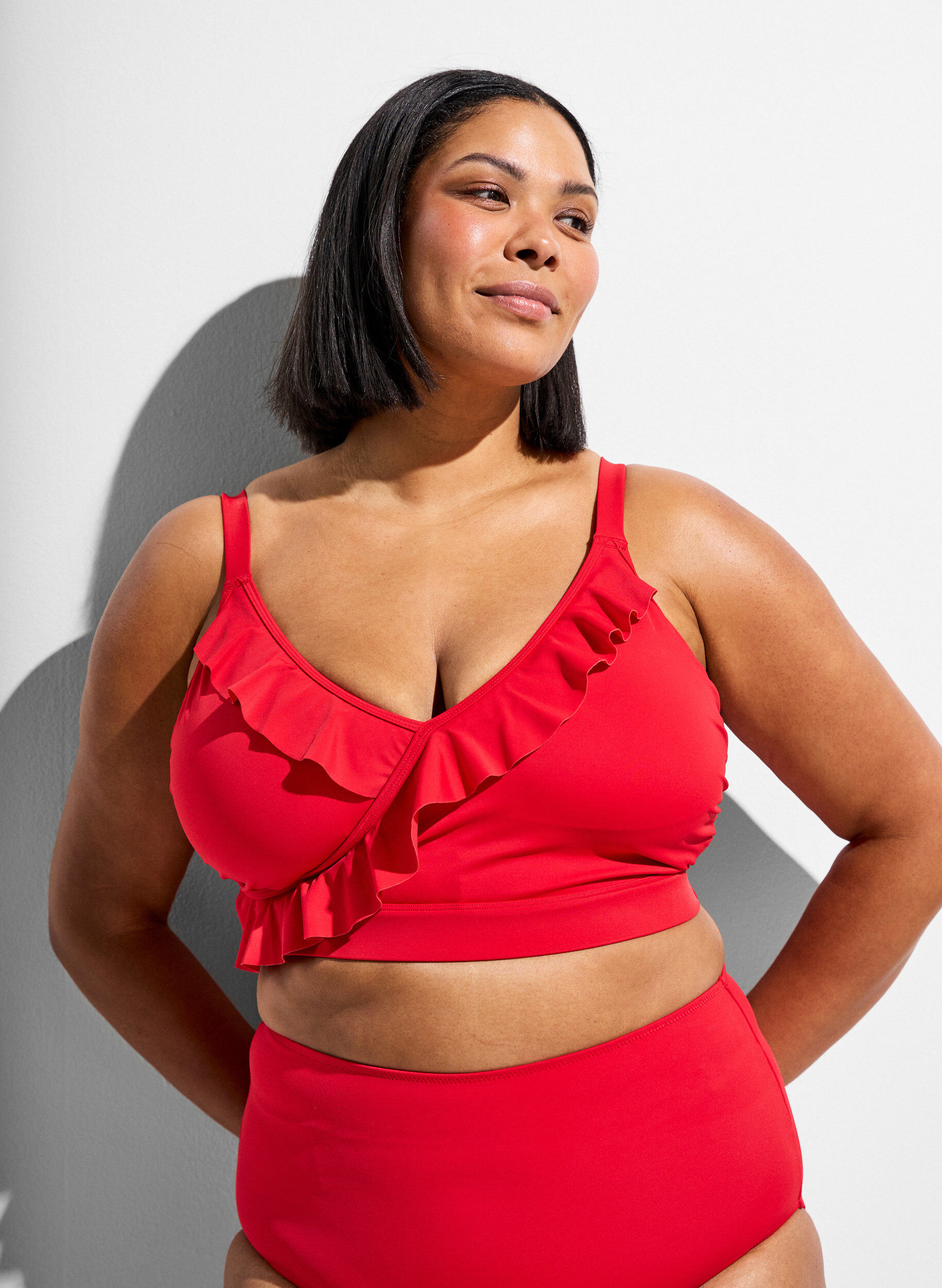 ZizziBikini top with ruffles and removable pads, Red, Model image number 0