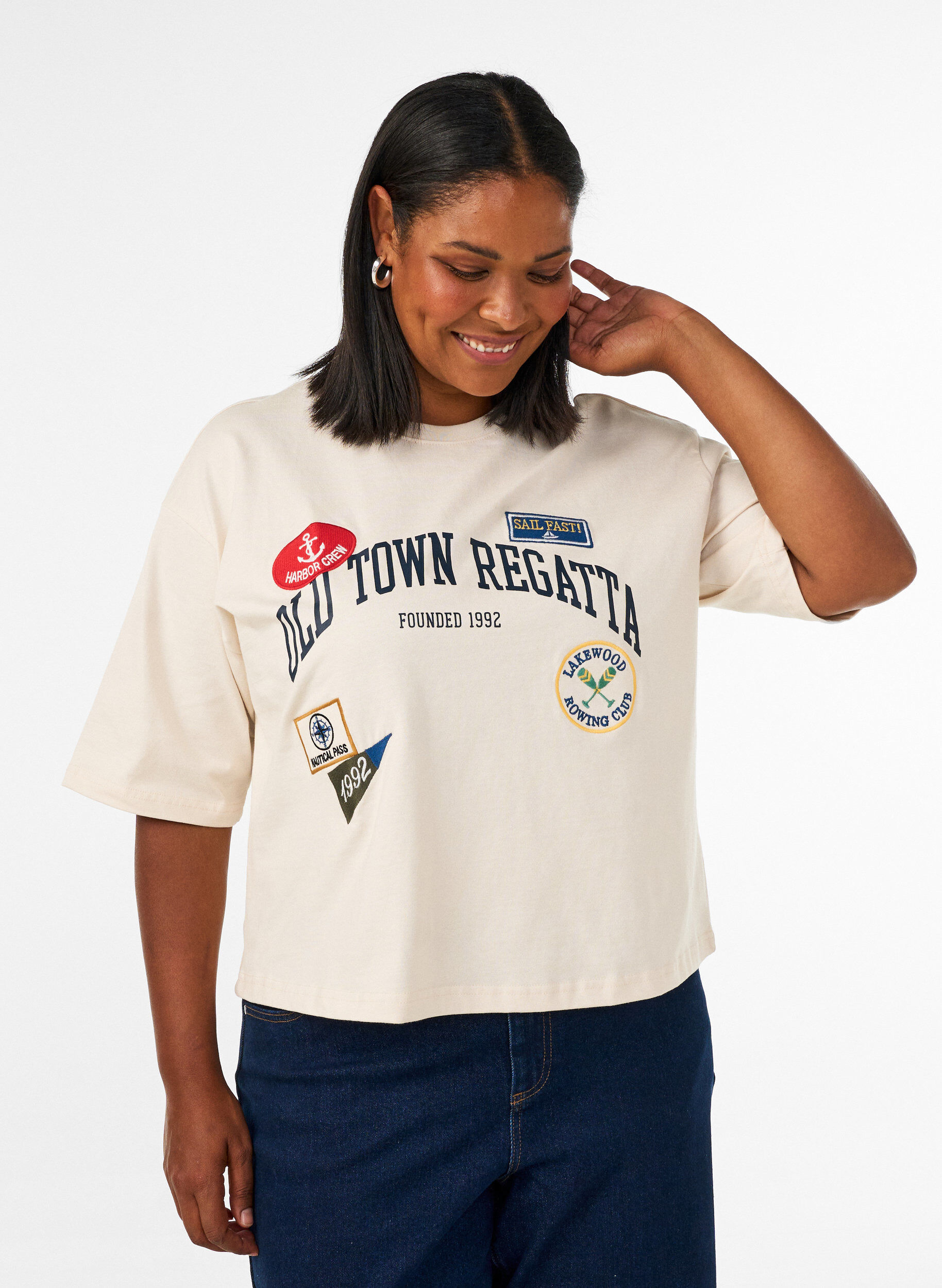 T-shirt z nadrukiem tekstowym i naszywkami, Beżowy, Model