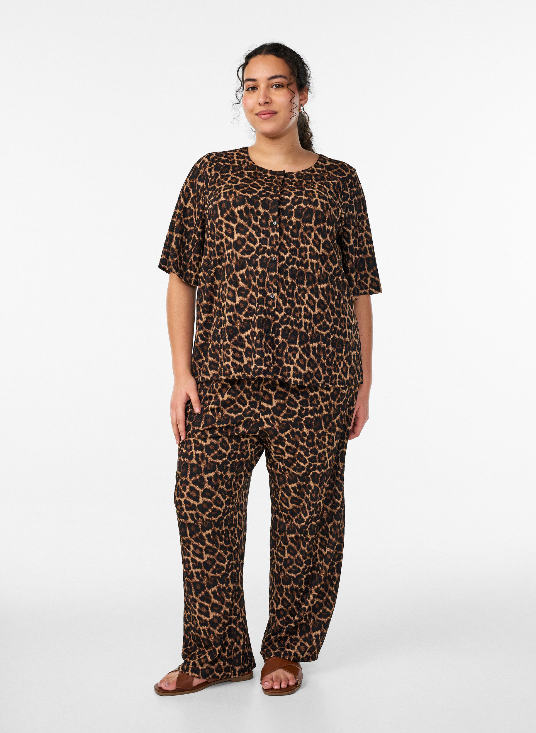 Zizzi Spodnie o szerokich nogawkach ze szlachetnej, lekkiej tkaniny, Czarne, Model image number 0