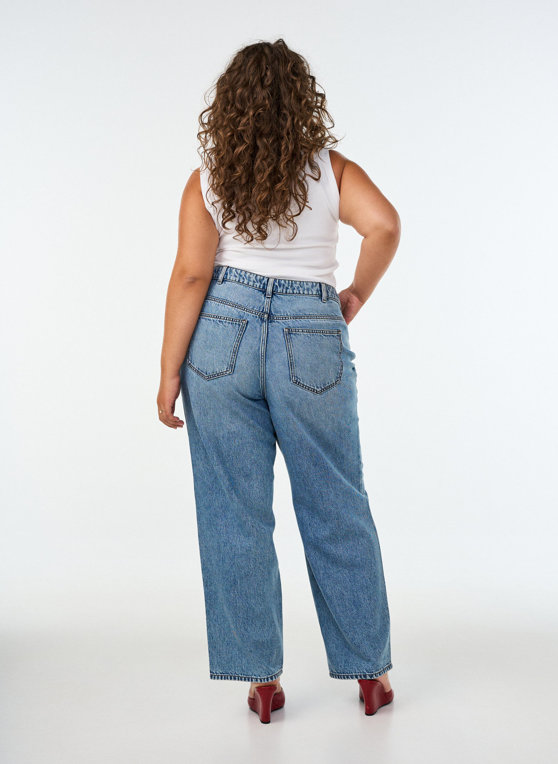 ZizziJeansy Kiana o prostym kroju z wysokim stanem, Niebieskie, Model image number 1