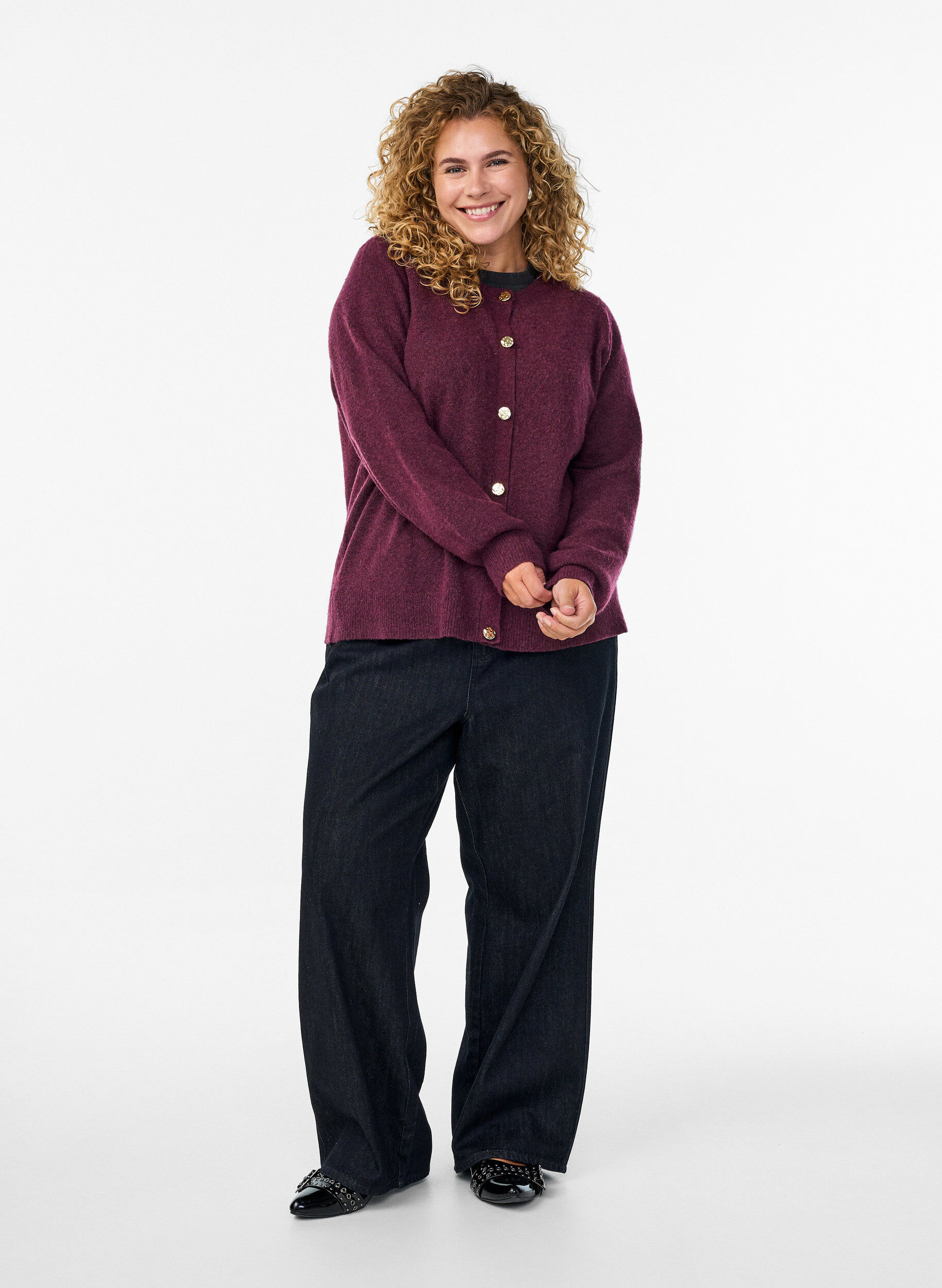 Zizzi Kardigan z miekkiej dzianiny z guzikami w kolorze zlotym, Ciemnobordowy, Model image number 1