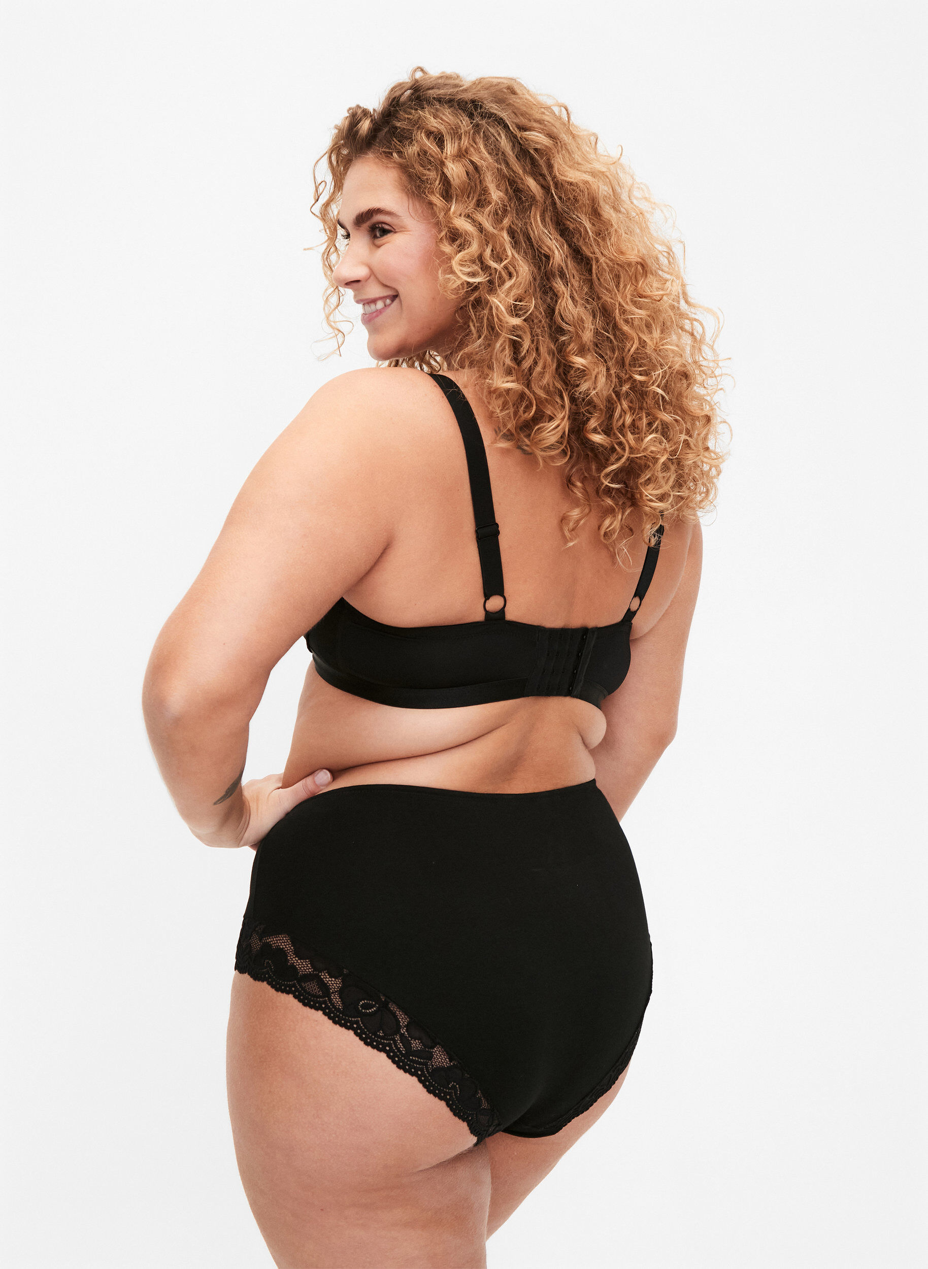 Zizzi 3-pack majtek typu hipster z koronkowym wykonczeniem, Czarne, Model image number 2