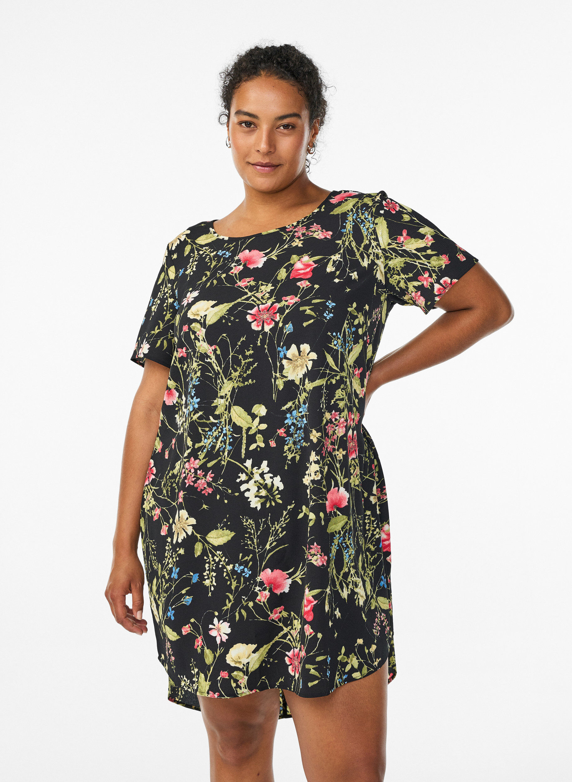 Sukienka z nadrukiem i kr&oacute;tkimi rekawami, Czarne, Model