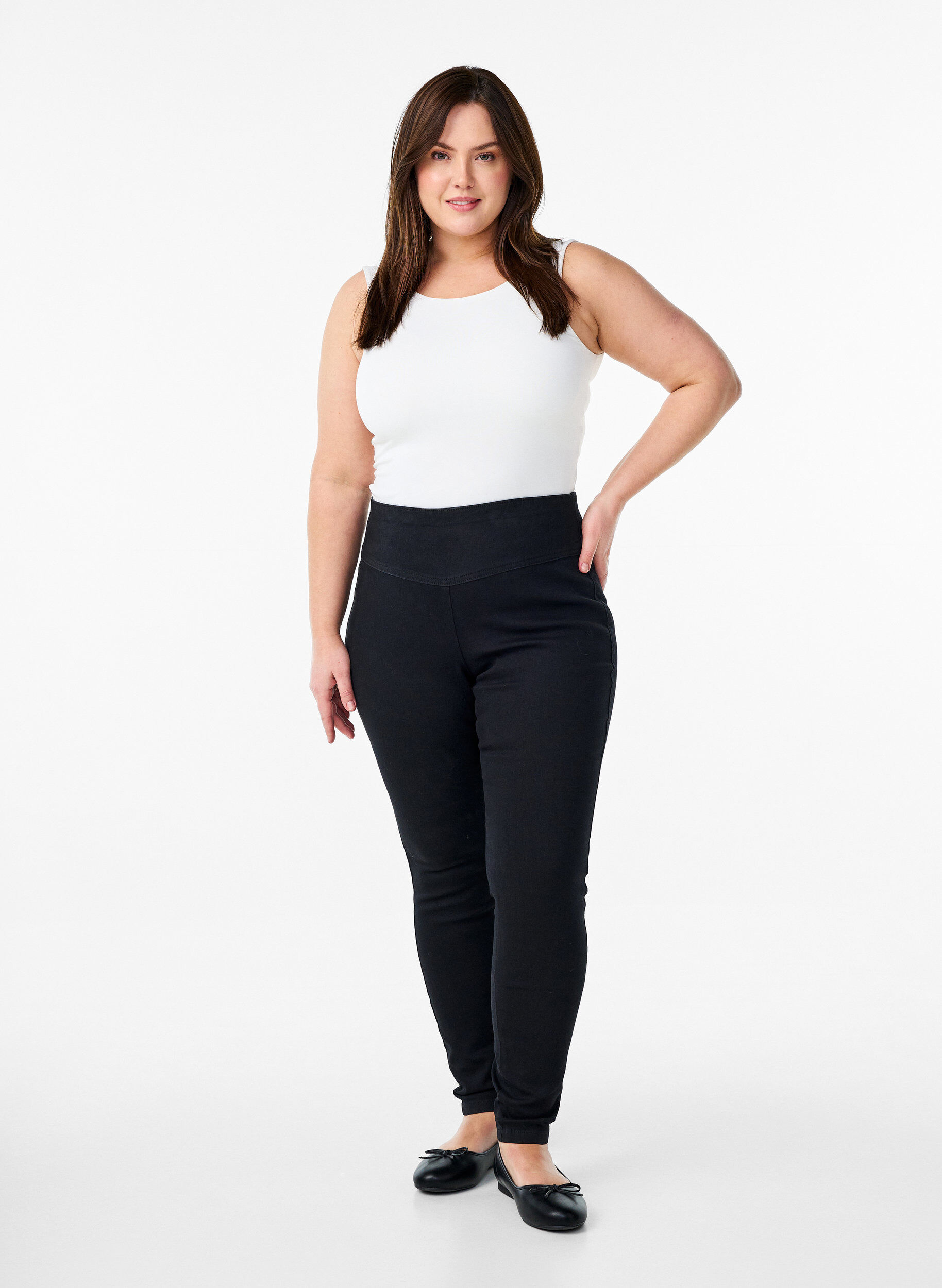 Elastyczne jegginsy z wysoka talia, Czarne, Model
