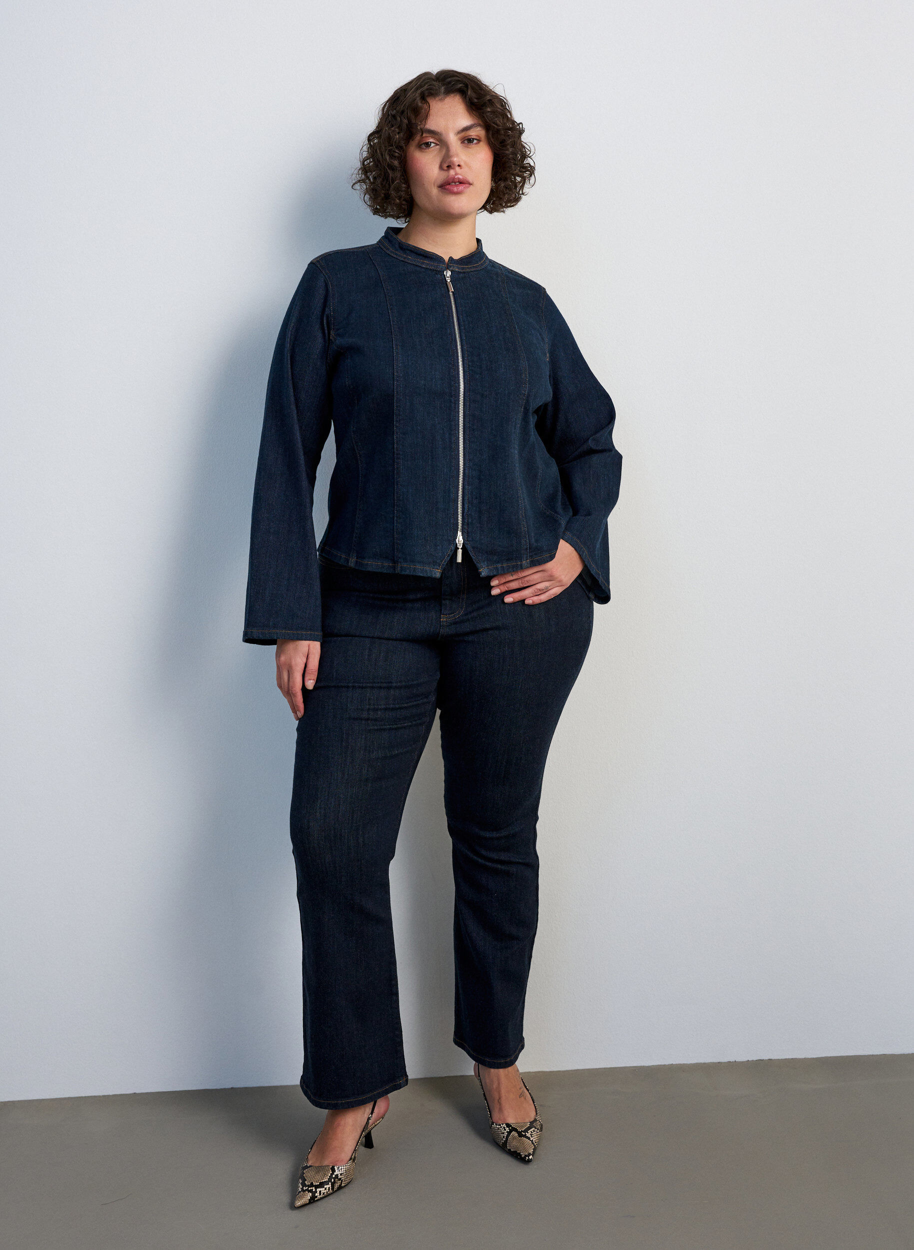 ZizziJeansy bootcut z wysokim stanem Ellen, Niebieskie, Model image number 0