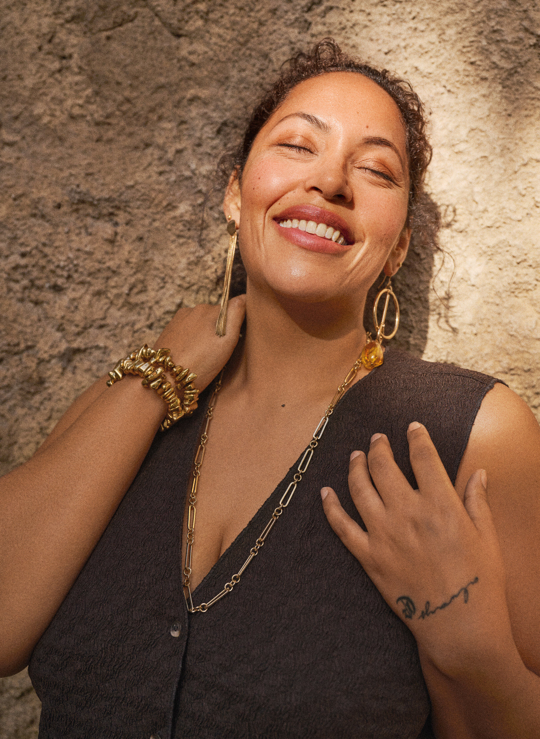 Zizzi Bluzka bez rekaw&oacute;w z falista faktura i zapinaniem na guziki, Brązowy, Image image number 0