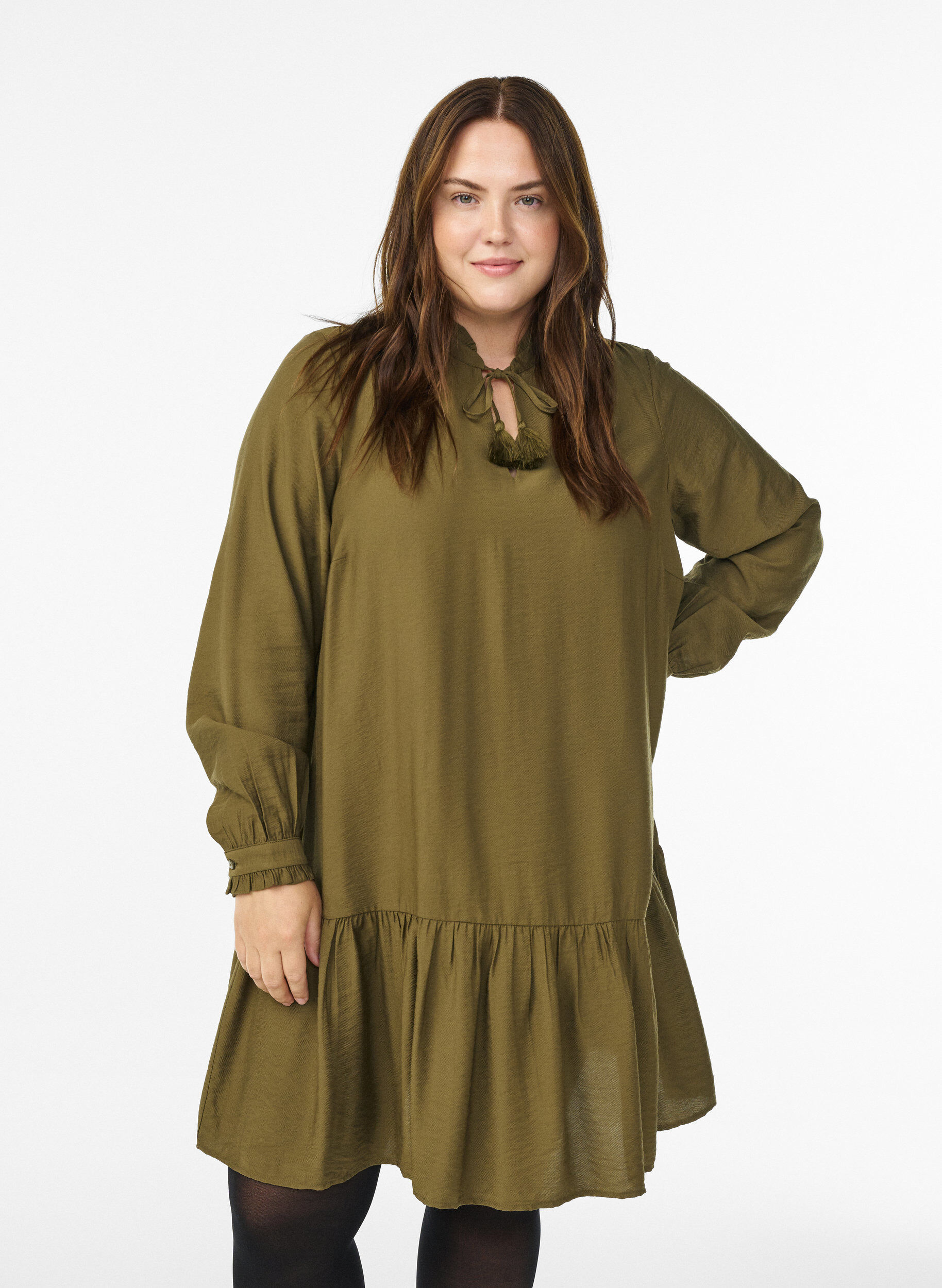 Kr&oacute;tka sukienka trapezowa z falbankami, Zielony, Model