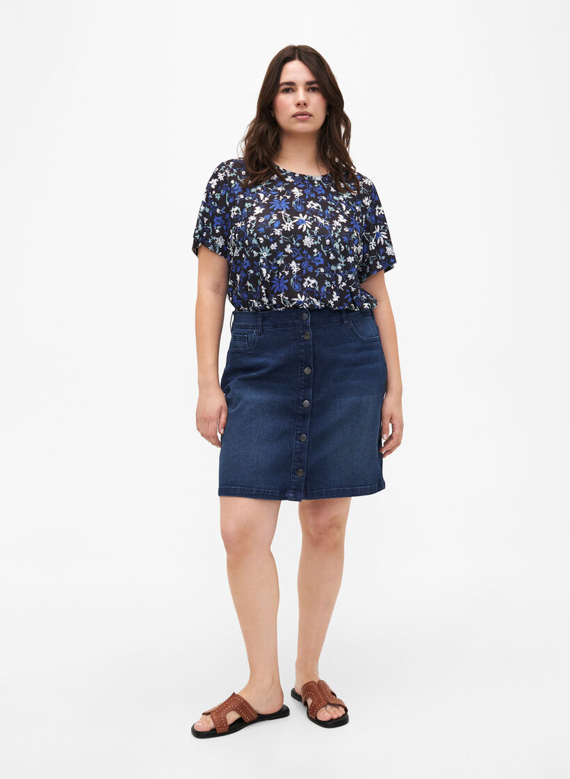 Flash – koszulka w kwiaty, Black Blue Green AOP, Model image number 2