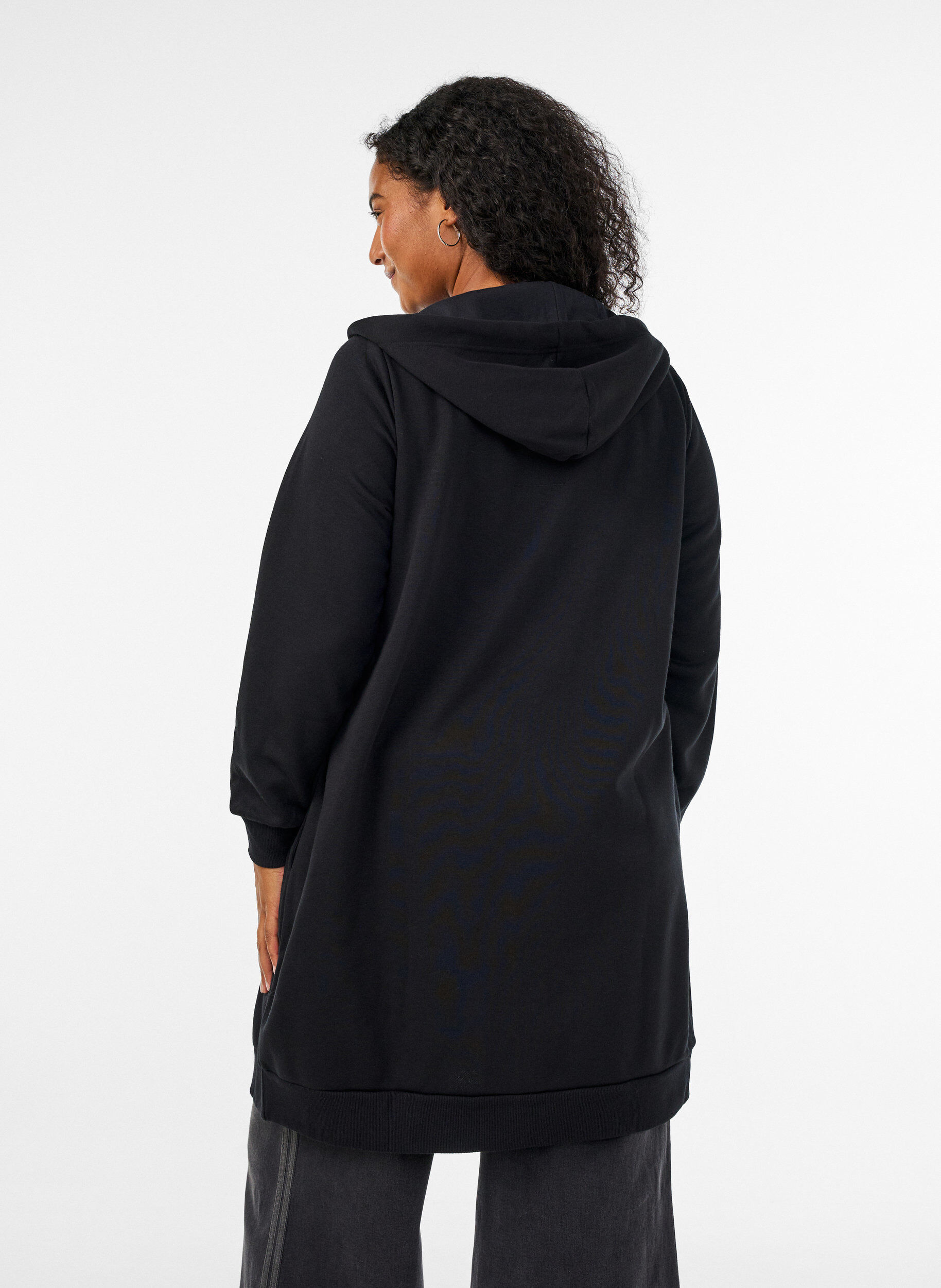 ZizziDluga bluza z kapturem, zamkiem blyskawicznym i kieszeniami, Czarne, Model image number 2