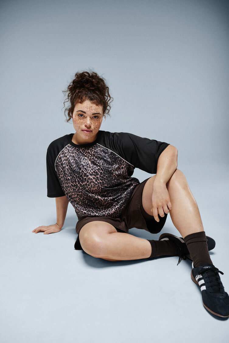 Koszulka treningowa w panterkę, , Model