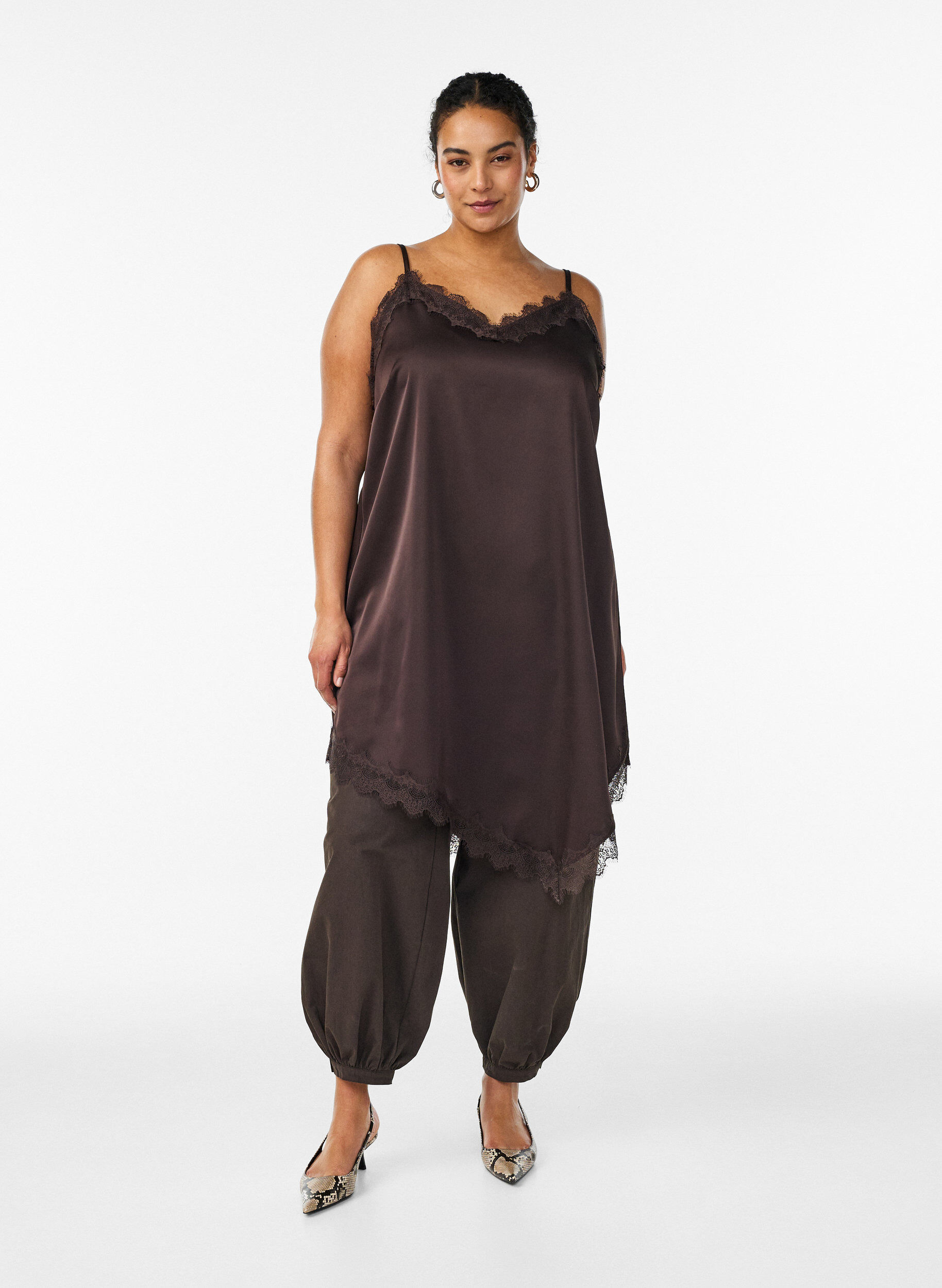 Zizzi Sukienka w stylu satynowym z koronkowym wykonczeniem, Brązowy, Model image number 1