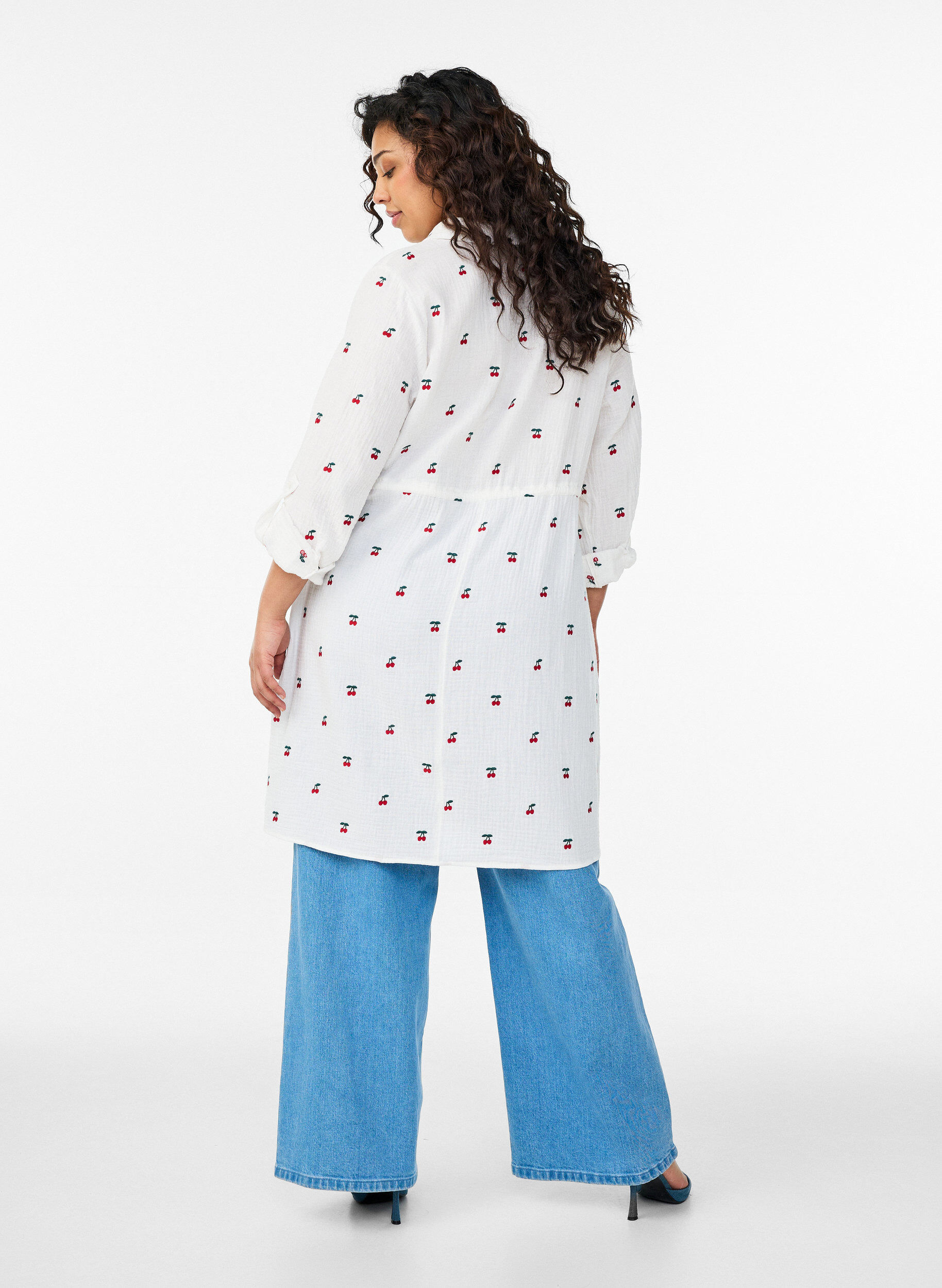 Zizzi Sukienka koszula z bawelnianej muslinu z haftowanymi motywami, Biały, Model image number 2