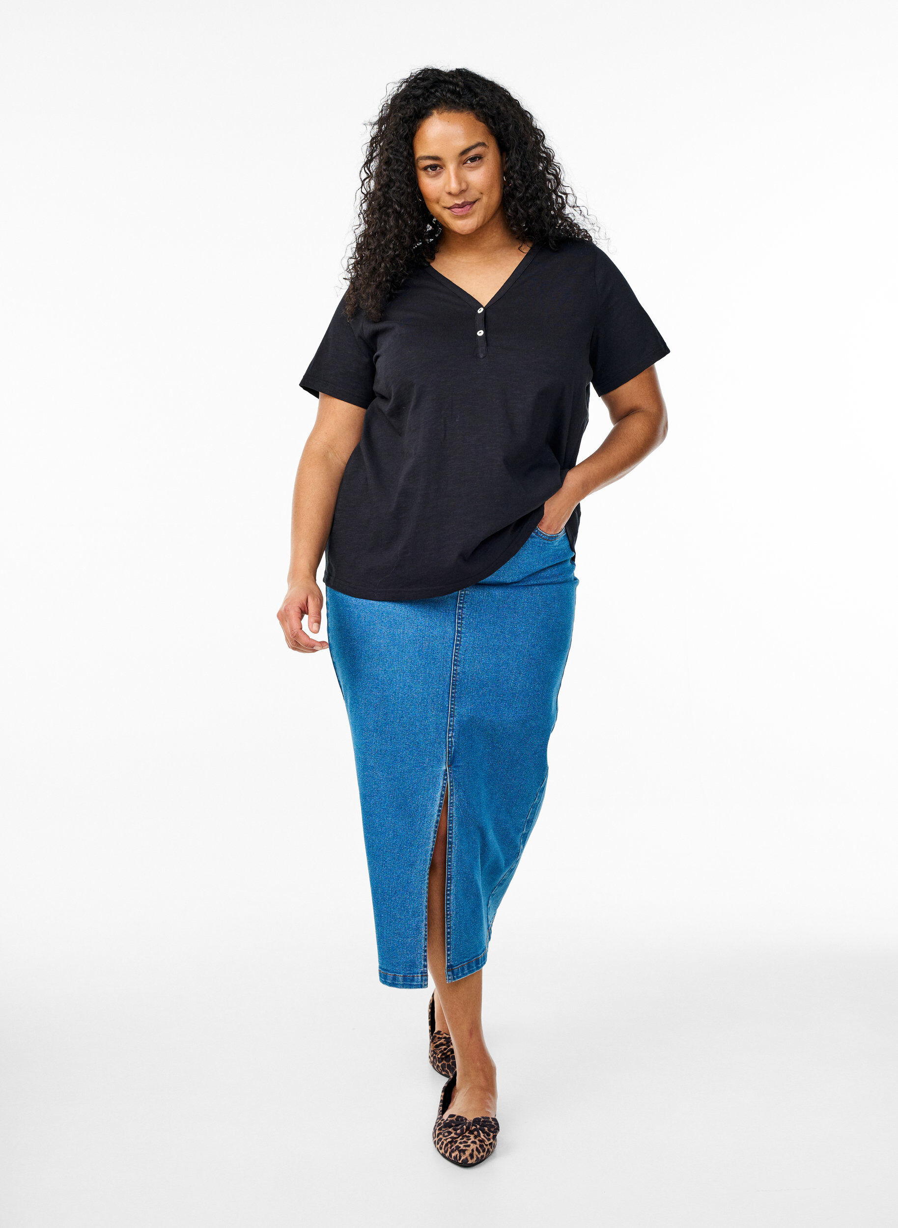 Zizzi FLASH &ndash; T-shirt z guzikami, Czarne, Model image number 1