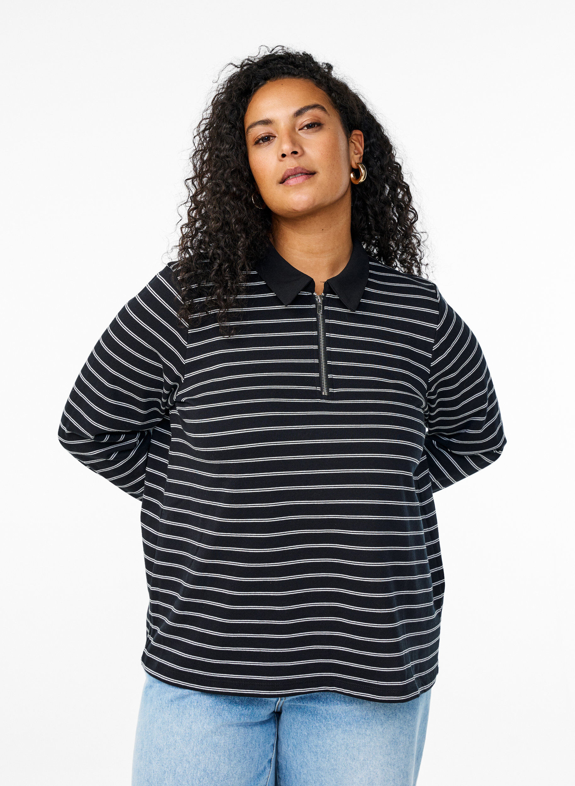 Zizzi Koszulka polo w paski z zamkiem blyskawicznym, Czarne, Model image number 0