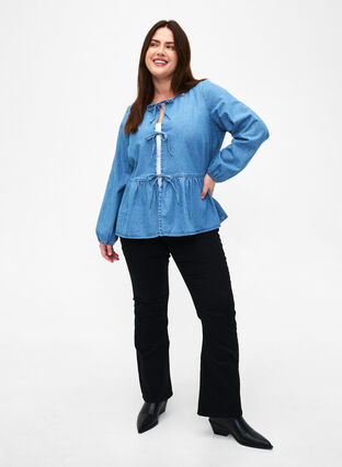 Dzinsowa bluzka z baskinka i wiazaniem, Light Blue Denim, Model image number 2