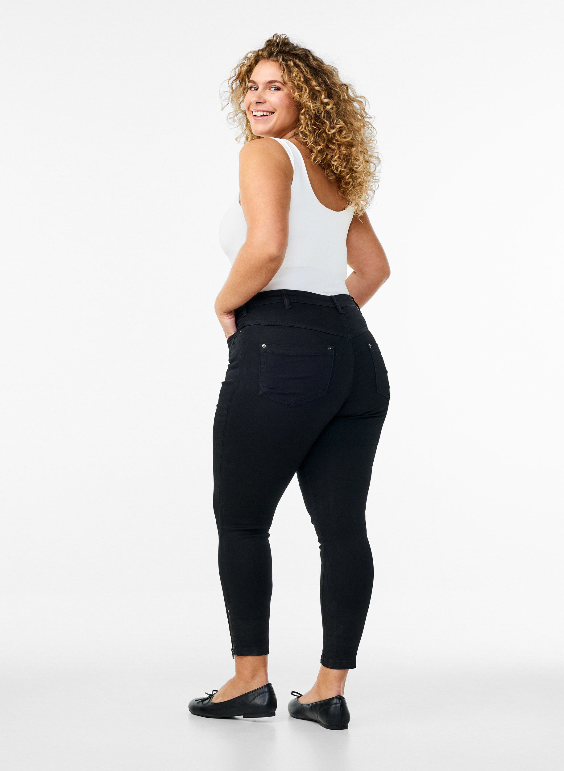 ZizziJeansy Amy nad kostke z suwakiem, Czarne, Model image number 1