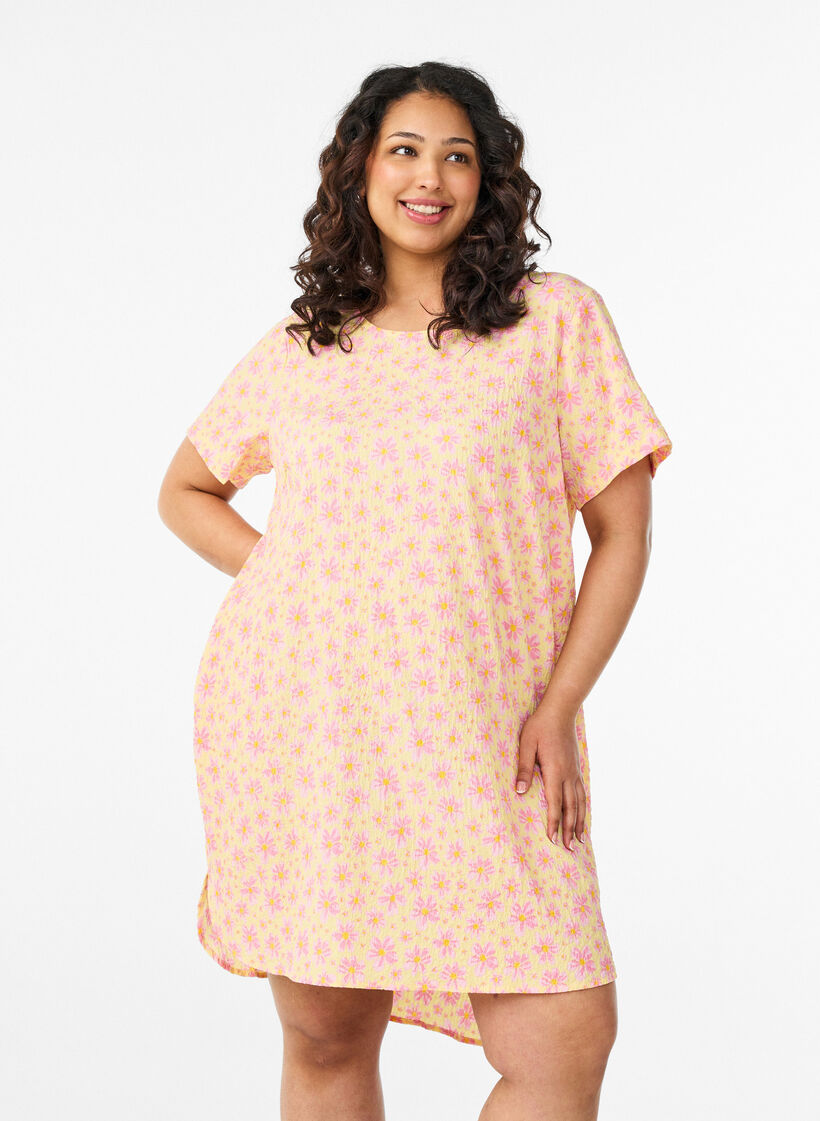 Kr&oacute;tka sukienka o marszczonej fakturze z kr&oacute;tkimi rekawami, Ż&oacute;łty, Model image number 0