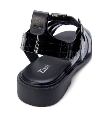 Szerokie sandaly z blyszczacej skóry ze wzorem skóry krokodyla, Black, Packshot image number 4
