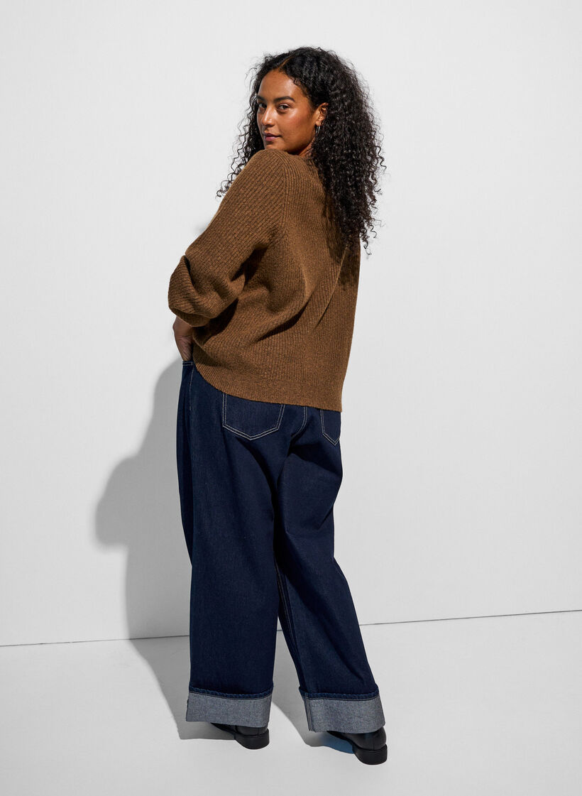 Sweter z ryfionymi rekawami w ksztalcie balon&oacute;w, Brązowy, Model image number 1