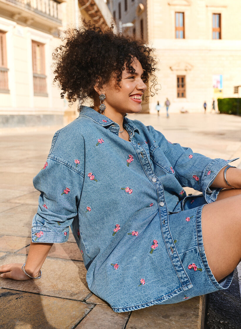 Szorty jeansowe z haftowanymi kwiatami, Niebieskie, Image image number 0