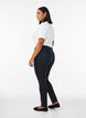 Jeansy Emily o dopasowanym kroju z normalnym stanem, Czarne, Model image number 1