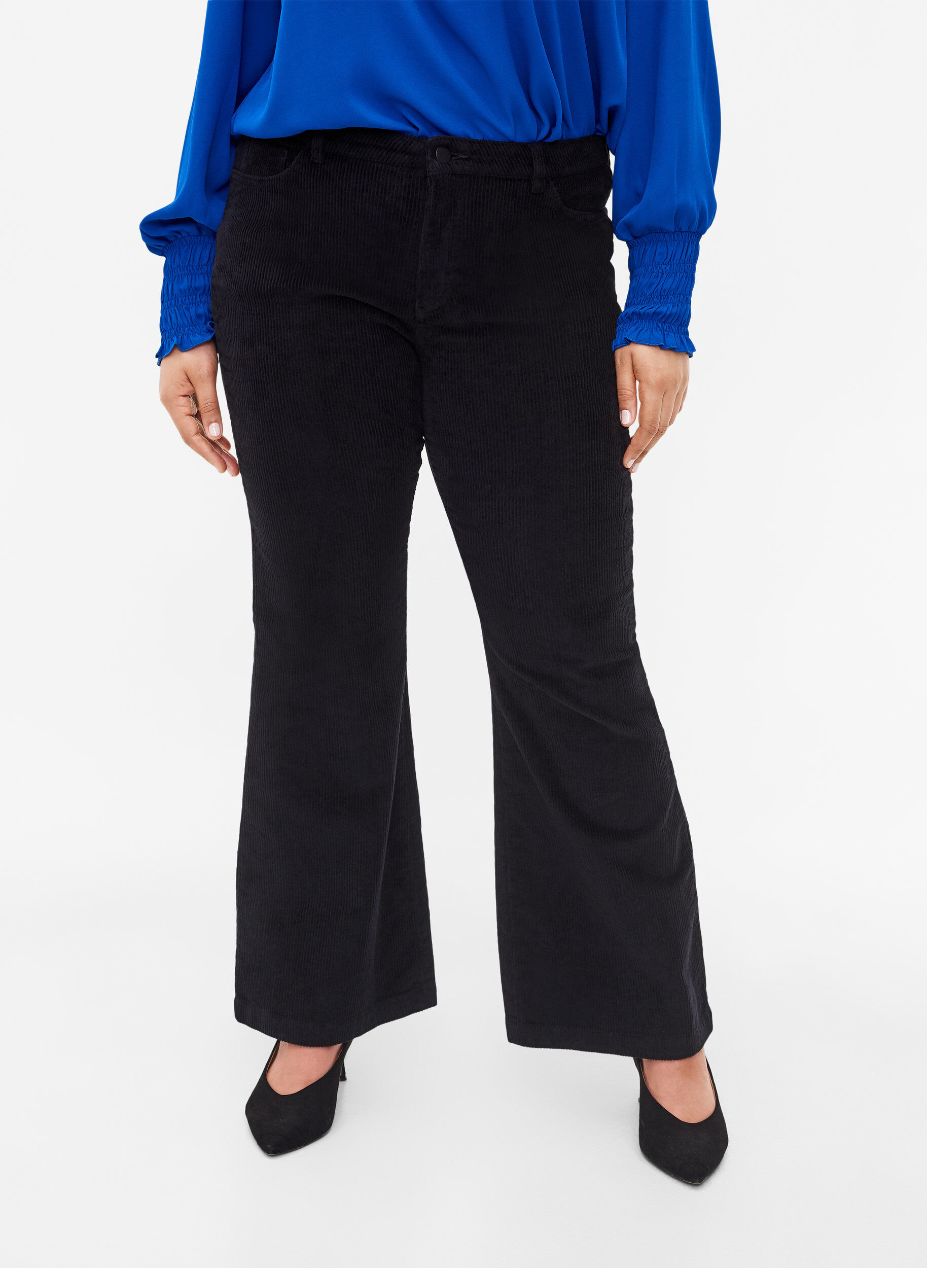 Zizzi Velvet trousers with bootcut, Black, Model image number 3